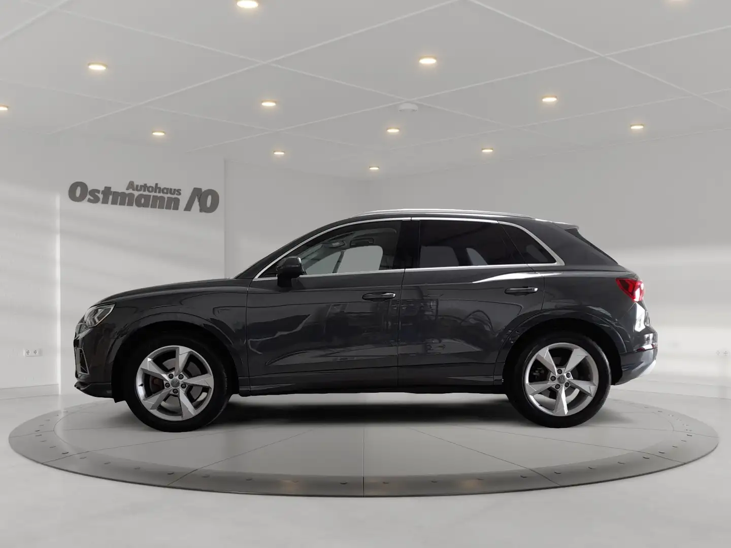 Audi Q3 40 TFSI quattro advanced LED Navi RFK el.Heck Grau - 2