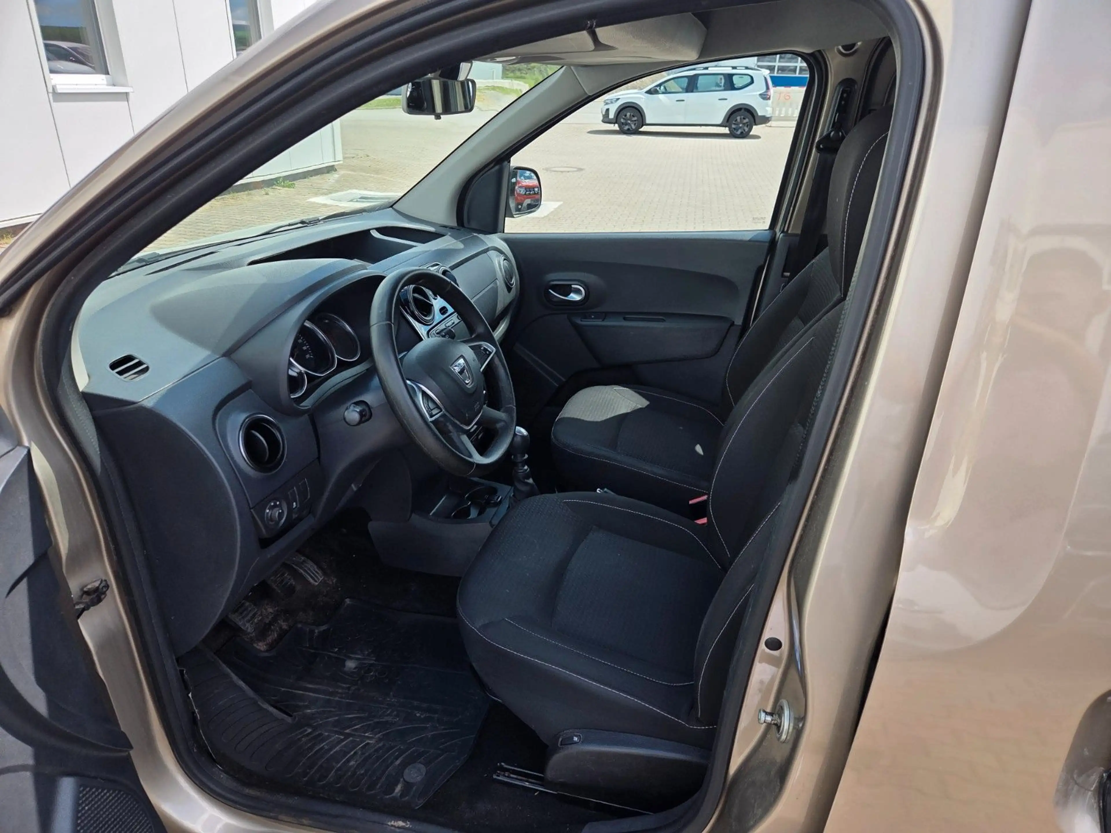 Dacia Dokker TCe 130 Comfort GPF Navi AHK Sitzheizung — photo 7