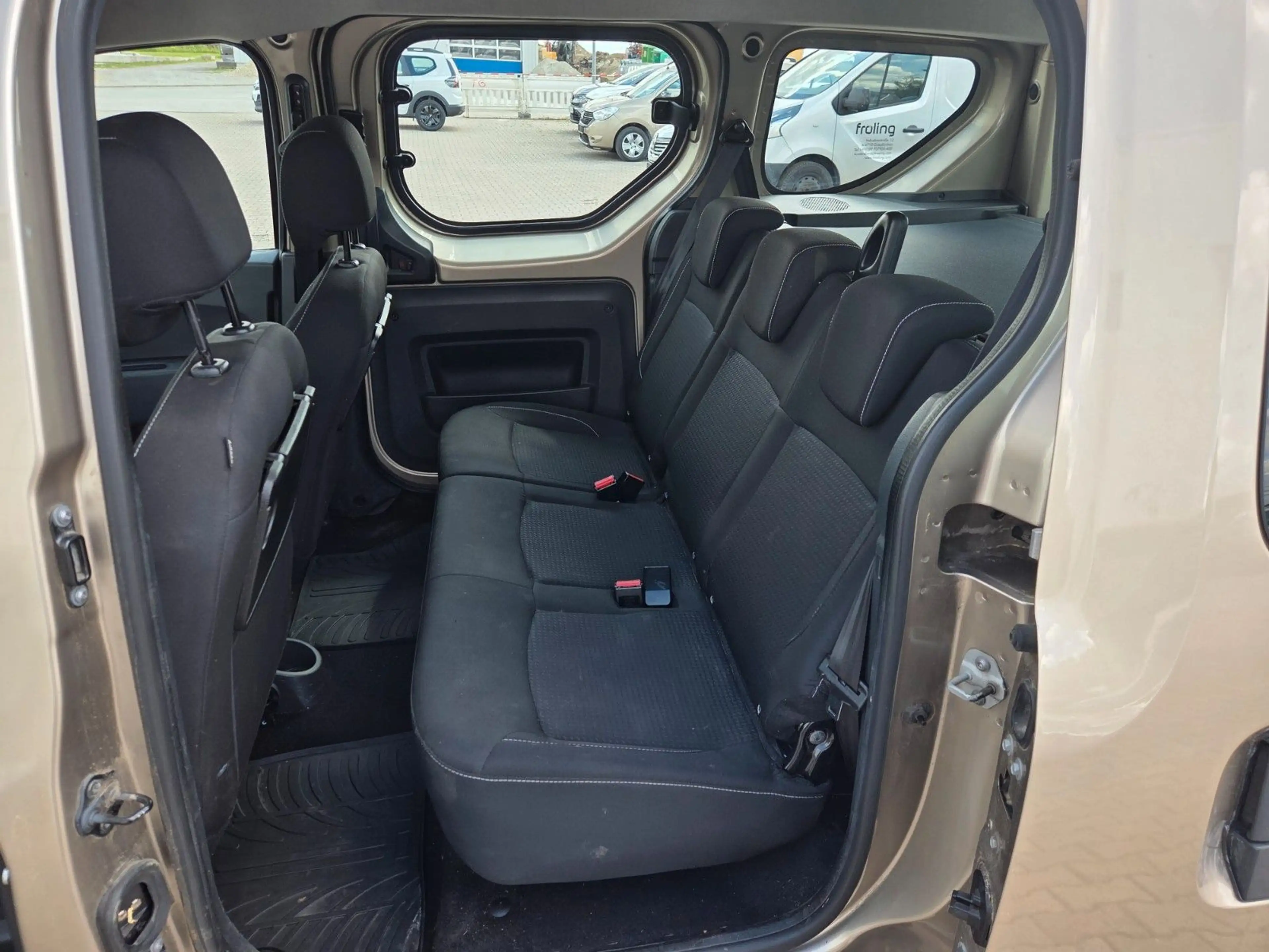 Dacia Dokker TCe 130 Comfort GPF Navi AHK Sitzheizung — photo 8