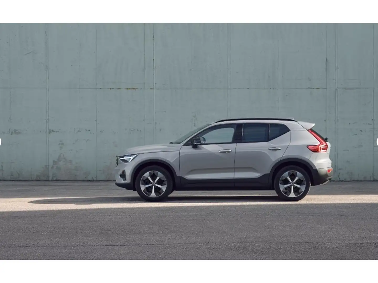Volvo XC40 Plus B3 Mild hybrid Benzine Dark Grigio - 2