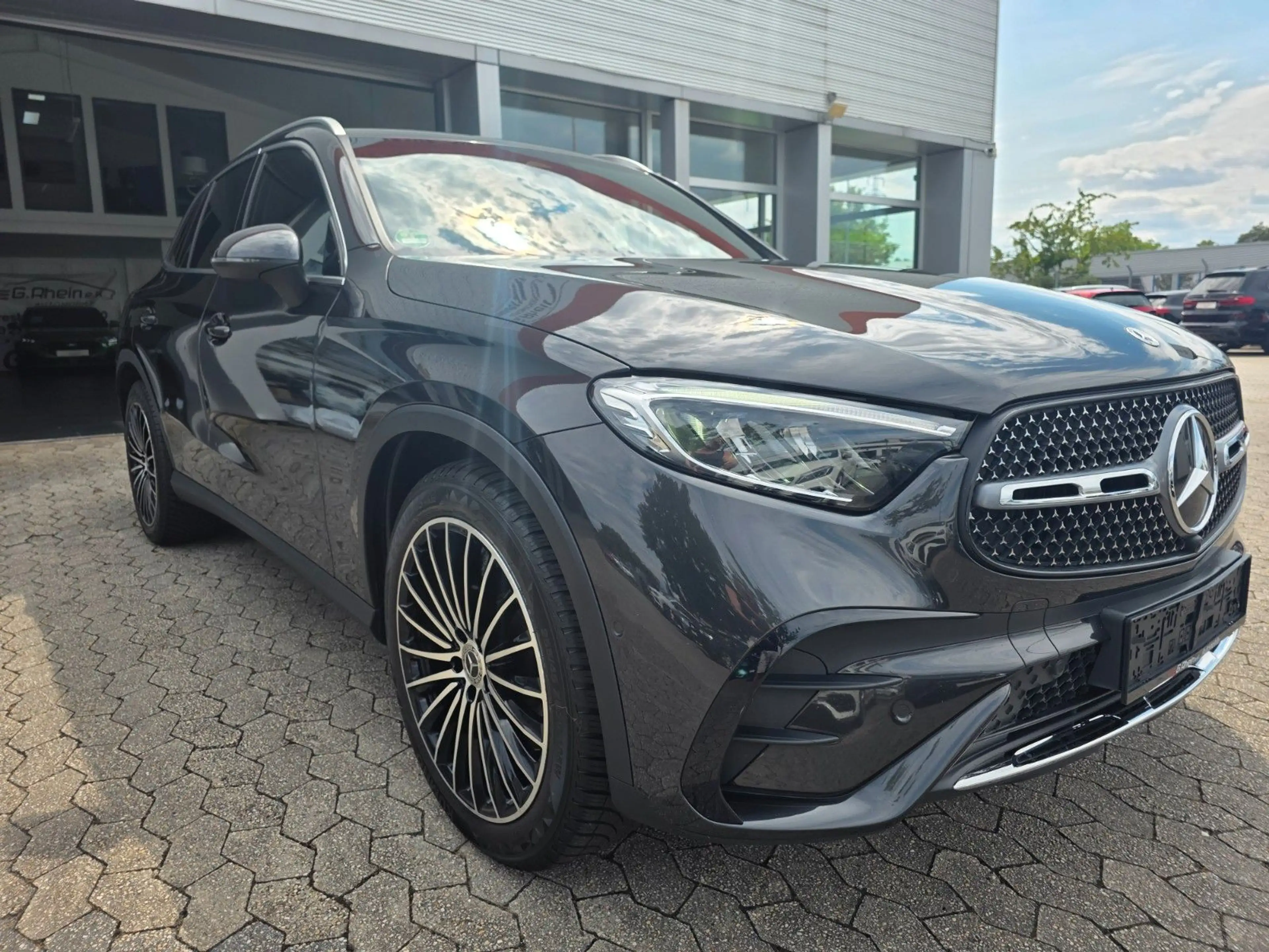 Mercedes-Benz GLC 300 4Matic AMG Line — photo 8
