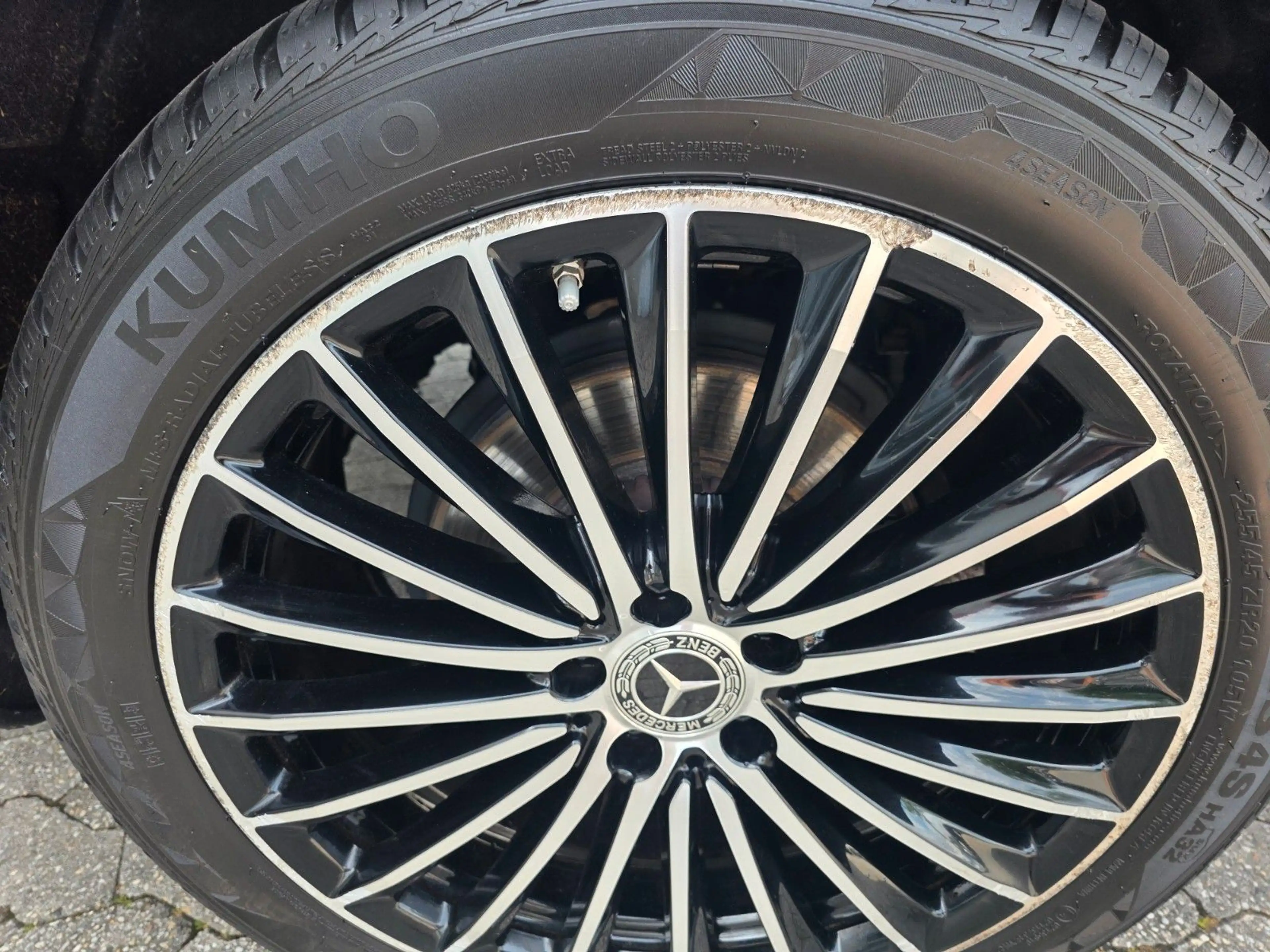 Mercedes-Benz GLC 300 4Matic AMG Line — photo 9