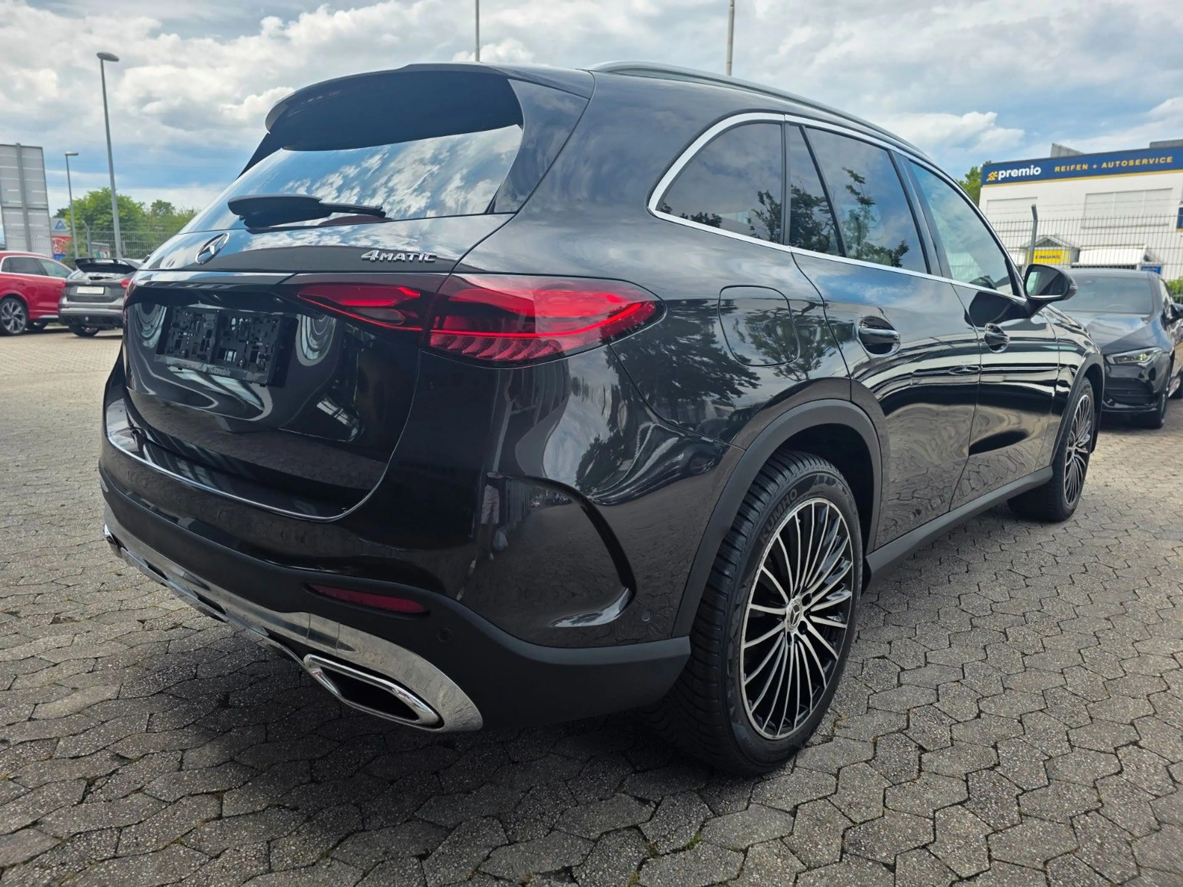 Mercedes-Benz GLC 300 4Matic AMG Line — photo 6