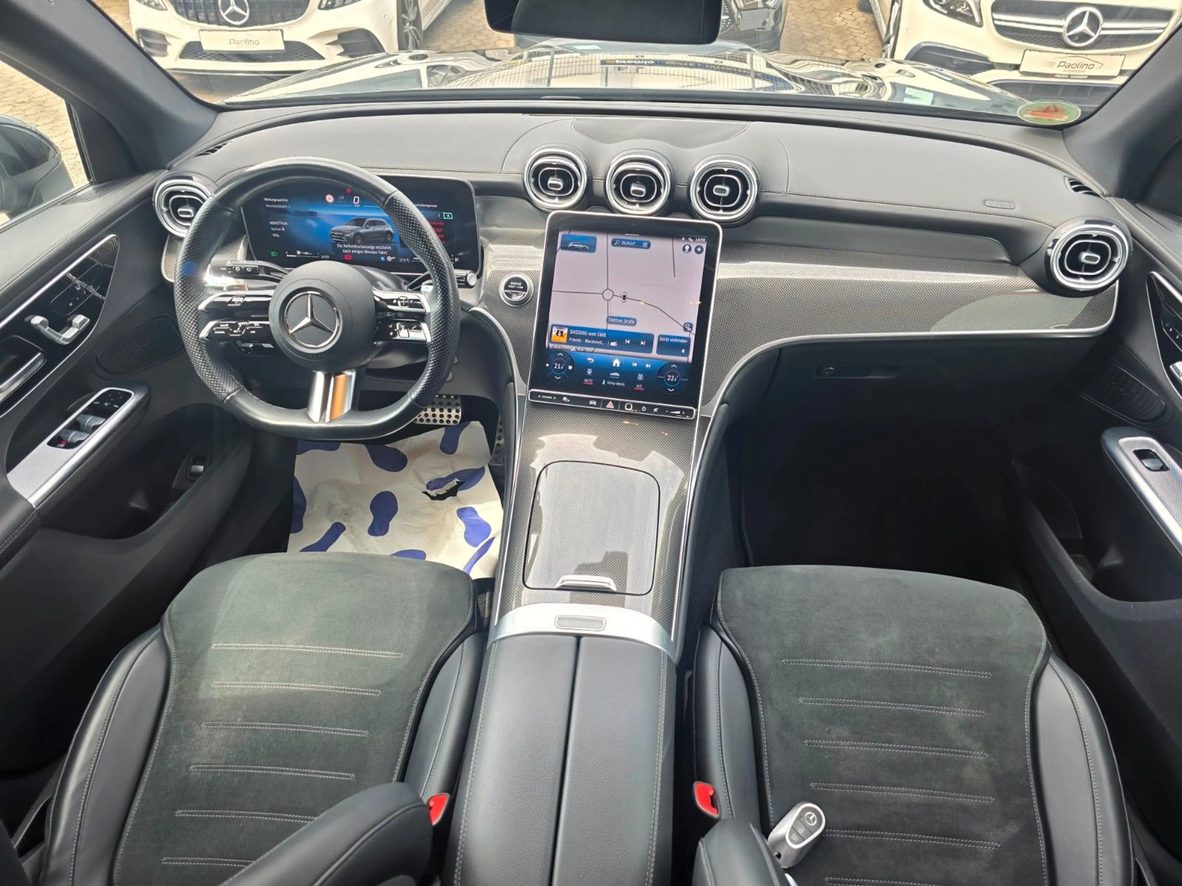 Mercedes-Benz GLC 300 4Matic AMG Line — photo 11