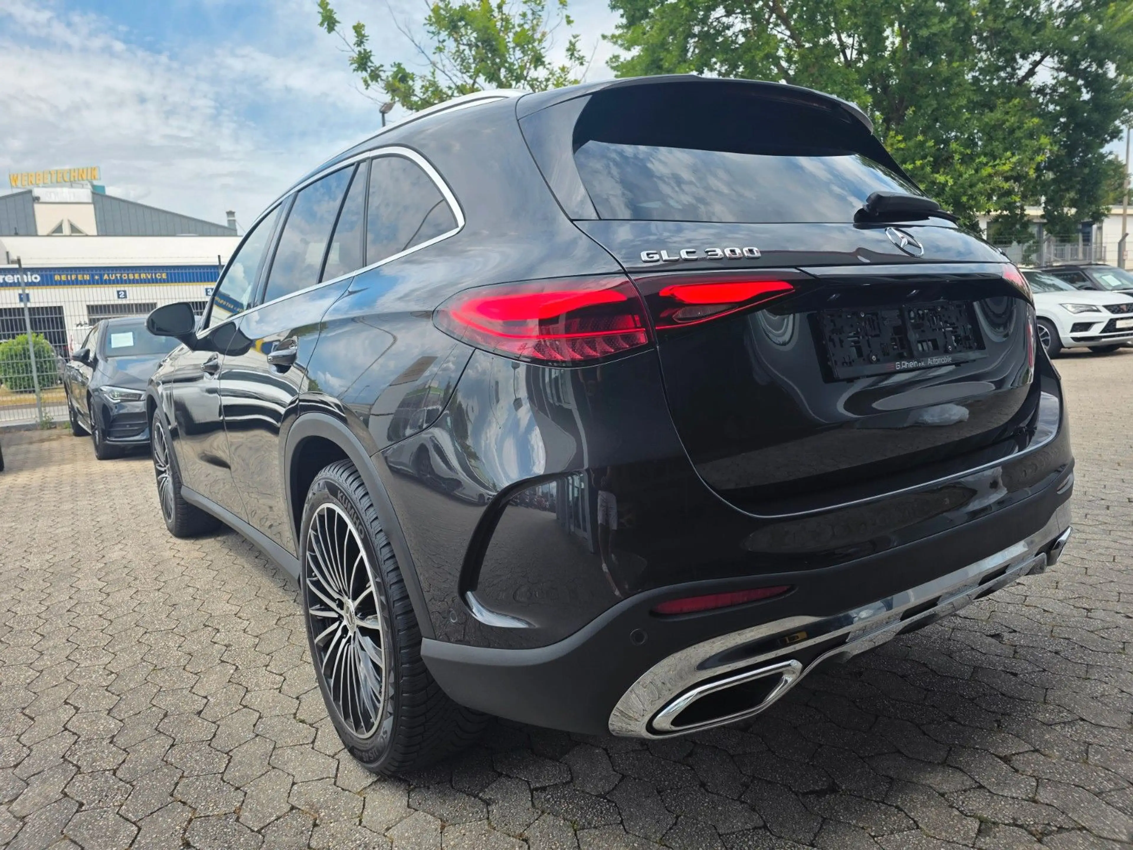 Mercedes-Benz GLC 300 4Matic AMG Line — photo 4