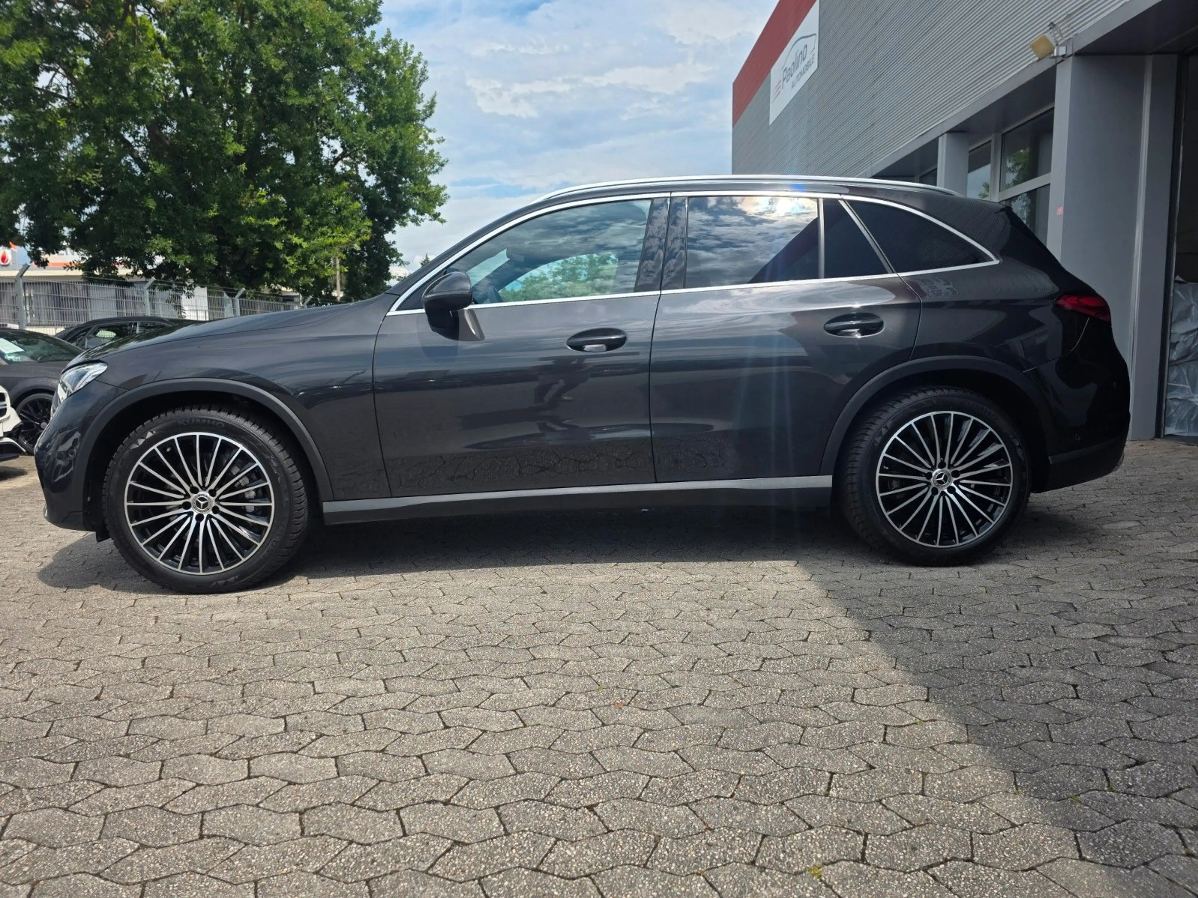 Mercedes-Benz GLC 300 4Matic AMG Line — photo 3