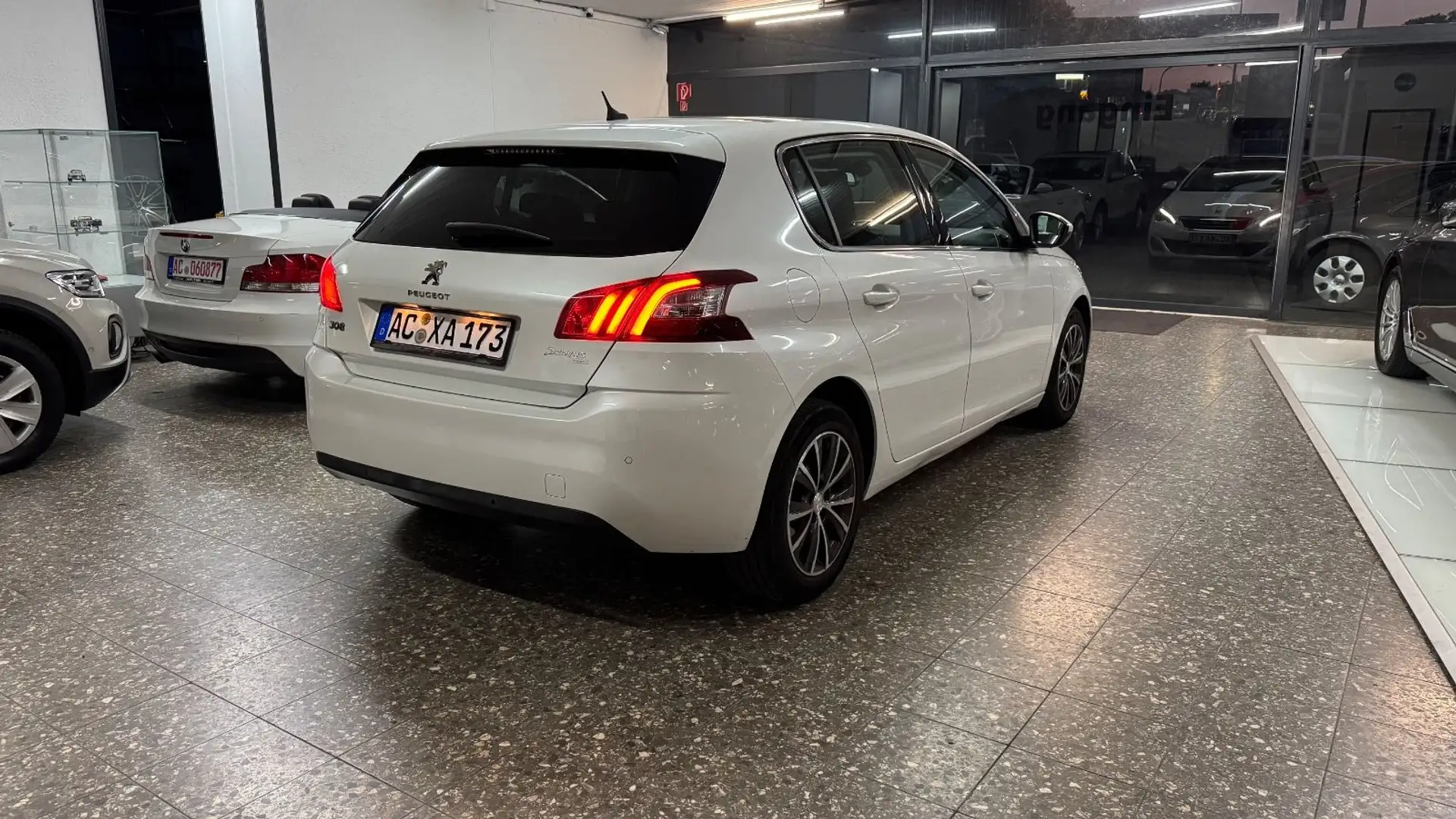 Peugeot 308 Allure*Limo*Leder*Navi*LED*Pano*R.Kamera* Weiß - 2
