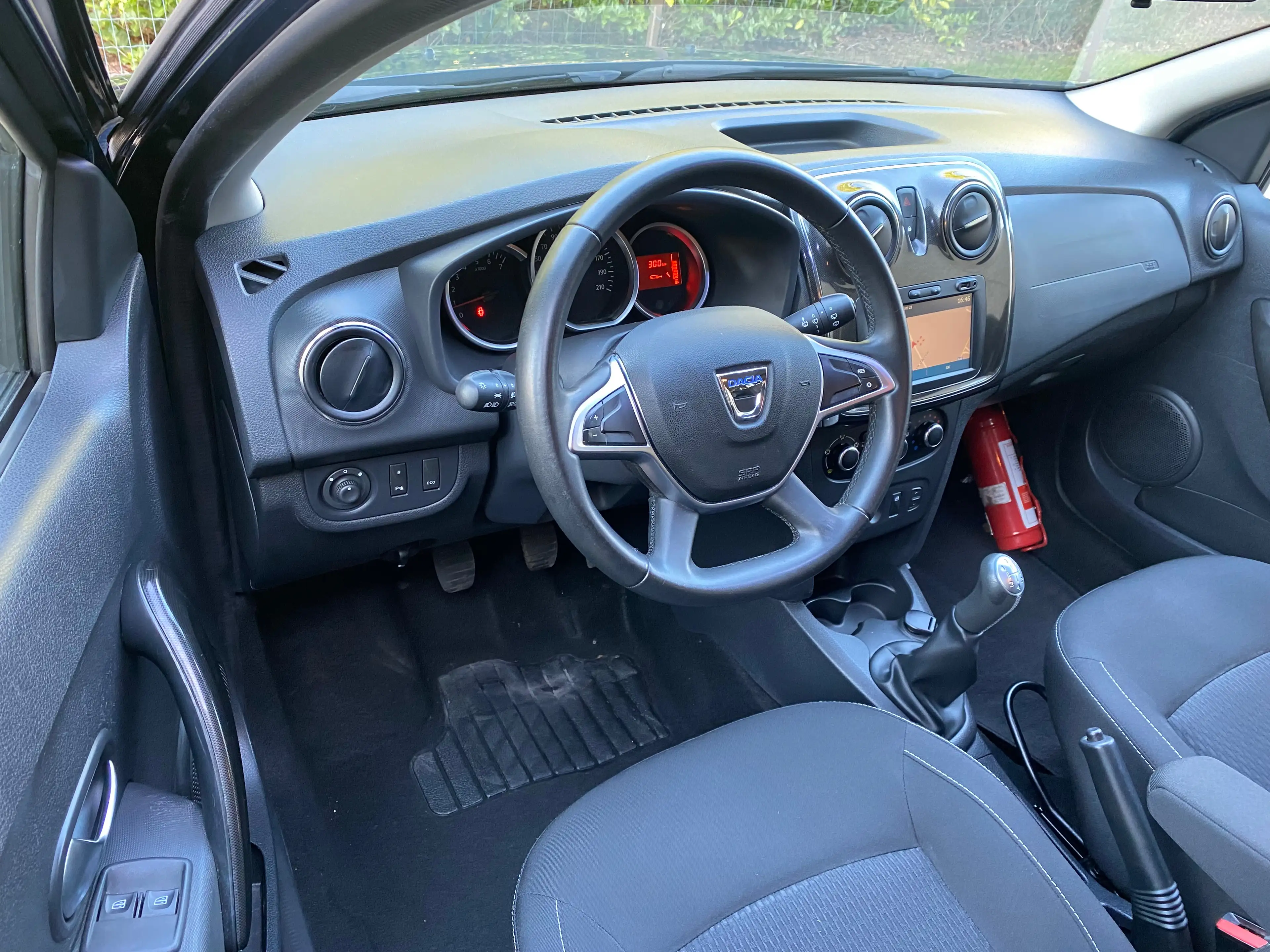 Dacia Logan 0.9 TCe /FAIBLE KM /NAVI /CLIM / EURO6b/GARANTIE!! — photo 9