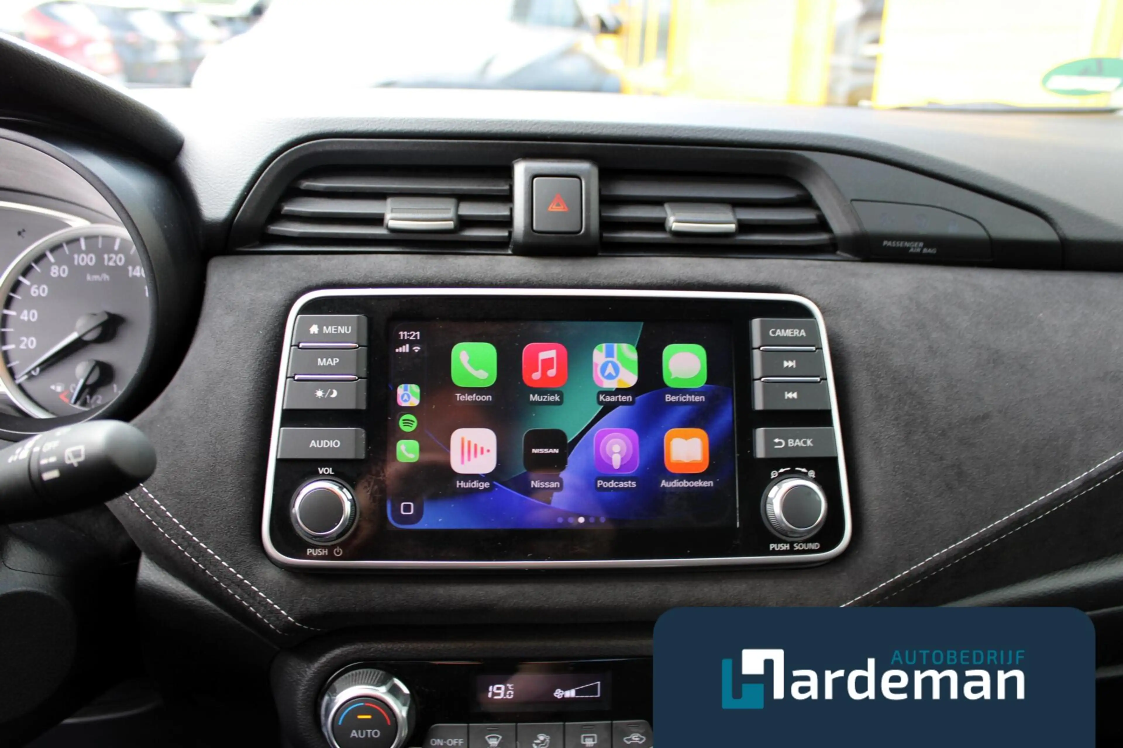 Nissan Micra 1.0 IG-T N-Sport Carplay — photo 13