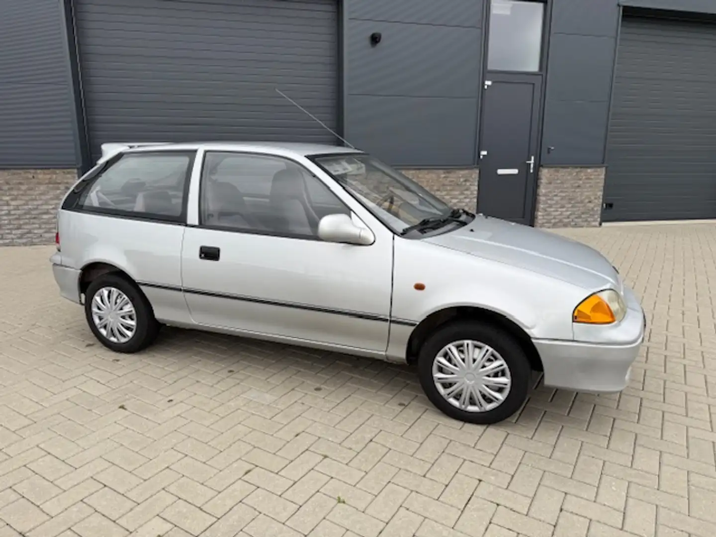 Suzuki Swift 1.0 Sensation Stuurbekrachtiging Grau - 2