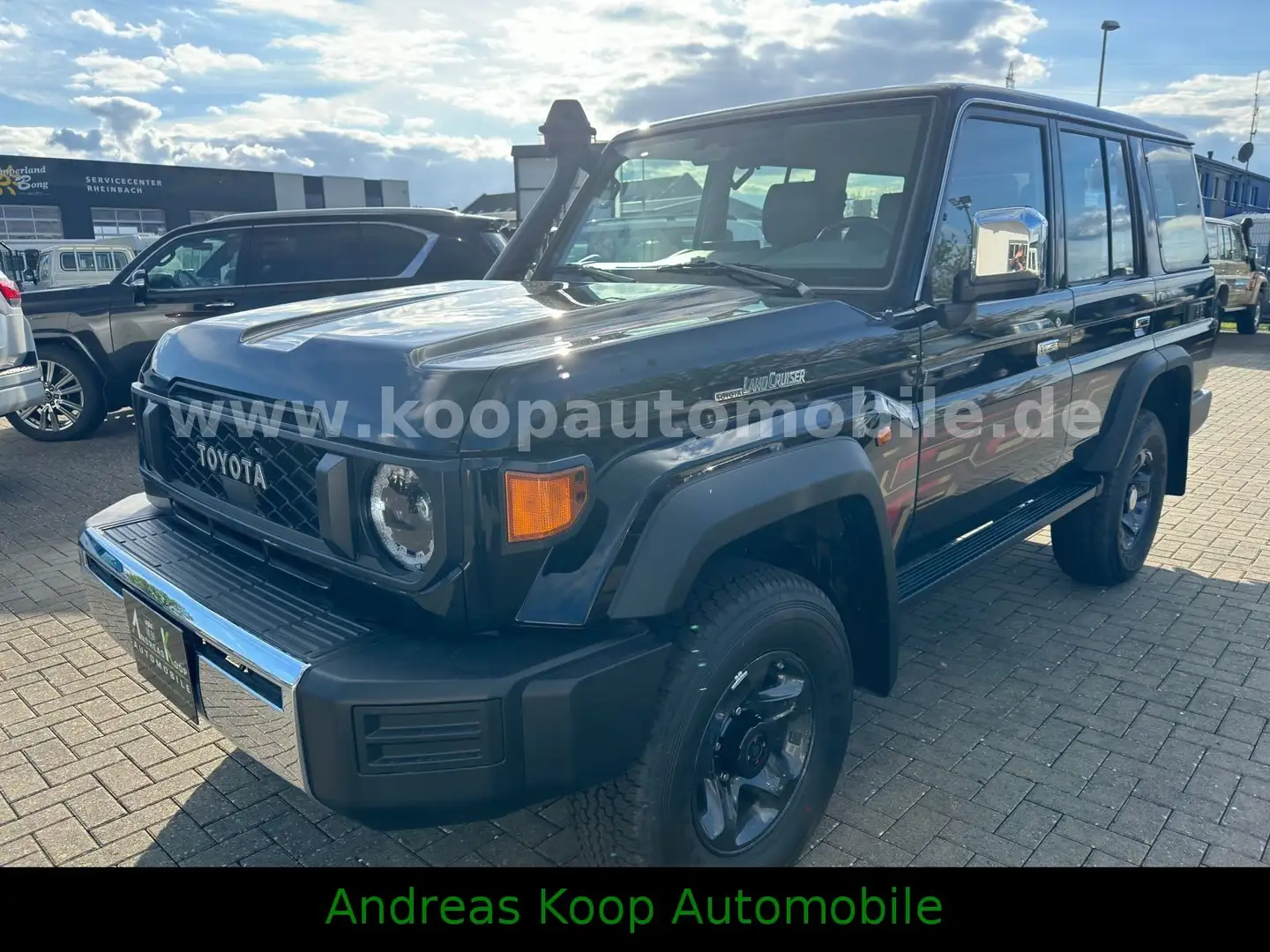 Toyota Land Cruiser GRJ 76 LX+ MY2024 LED Leder Siyah - 1