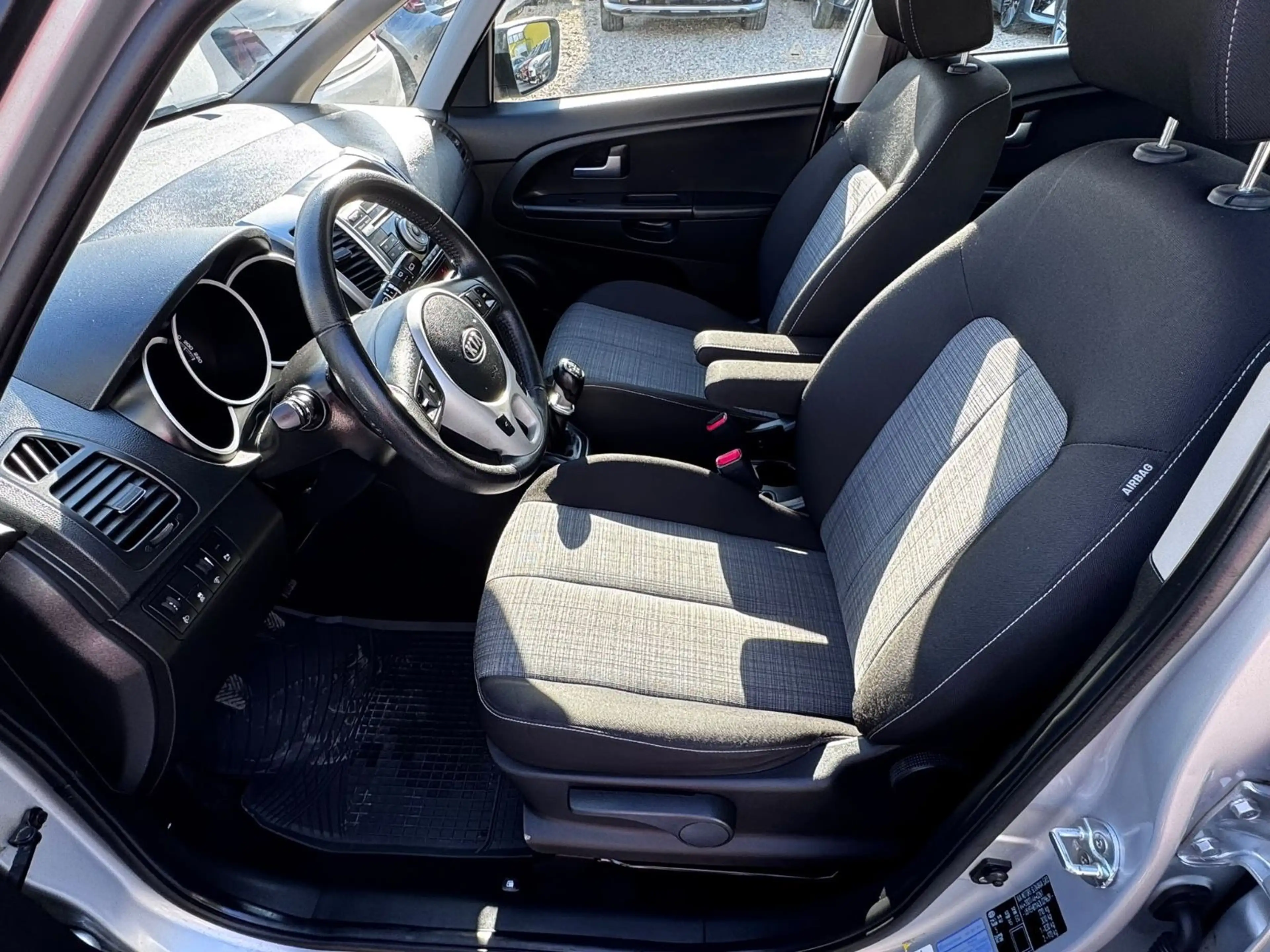 Kia Venga Spirit*AHK*Klima*Sitzhei.*Parksensor* — photo 12