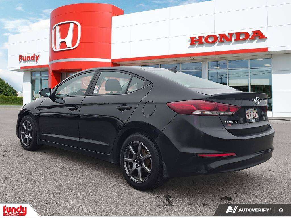 2018 Hyundai Elantra GL Manual — снимка 3