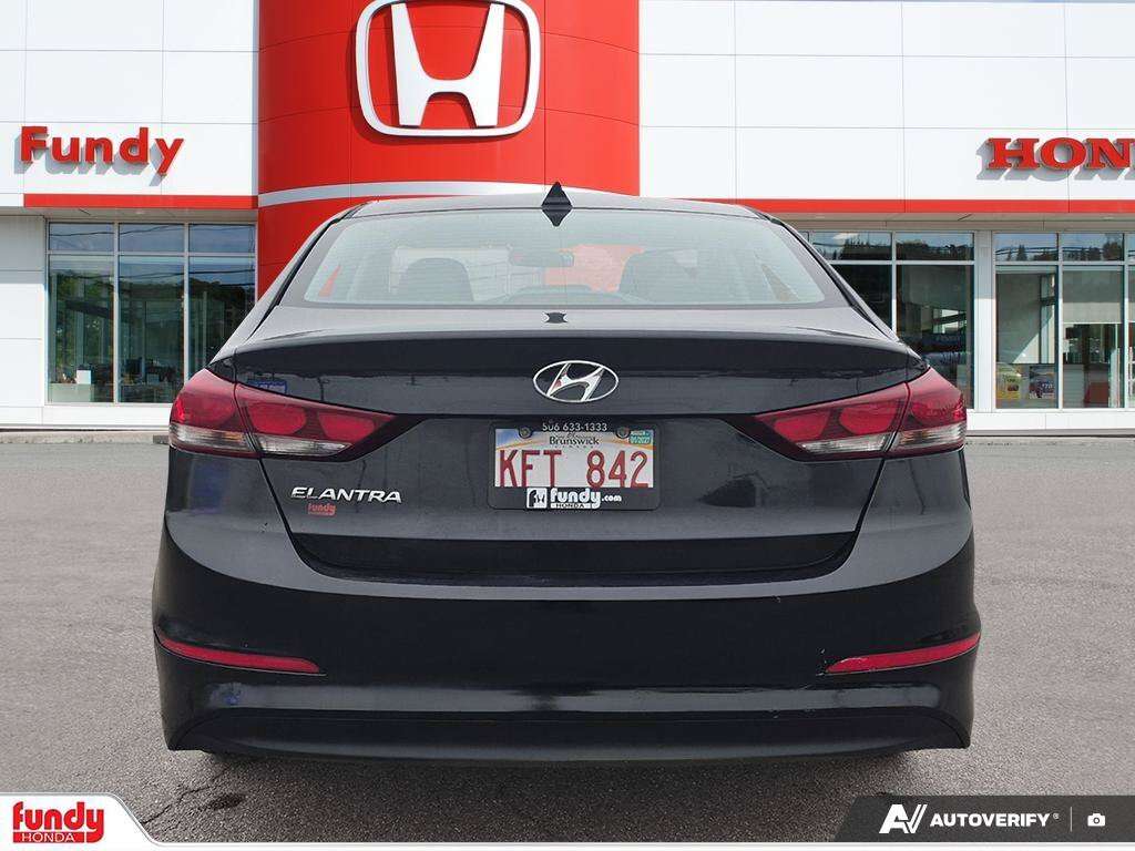 2018 Hyundai Elantra GL Manual — снимка 4
