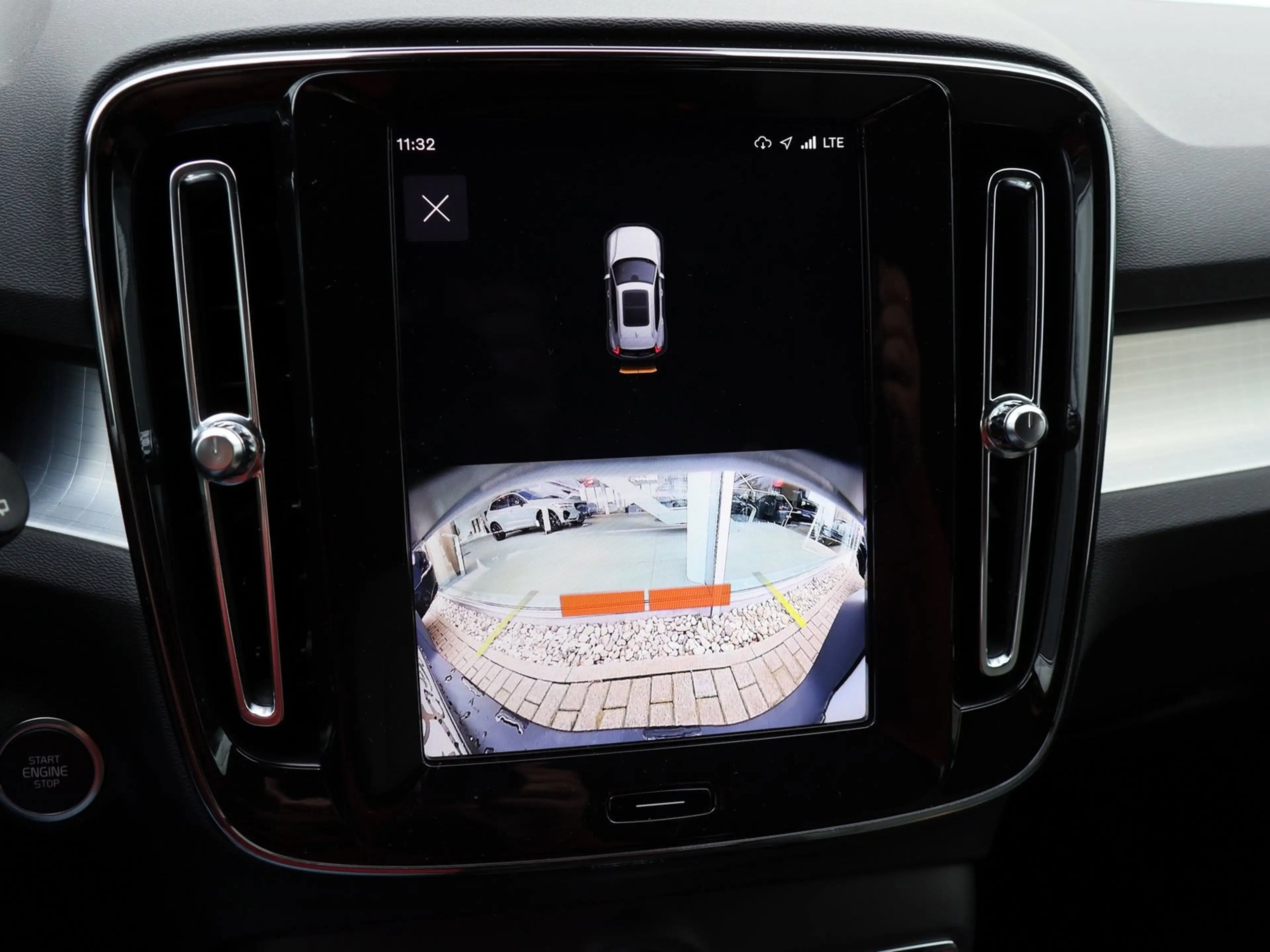 Volvo XC40 B3 Core *AHK*Kamera — photo 12