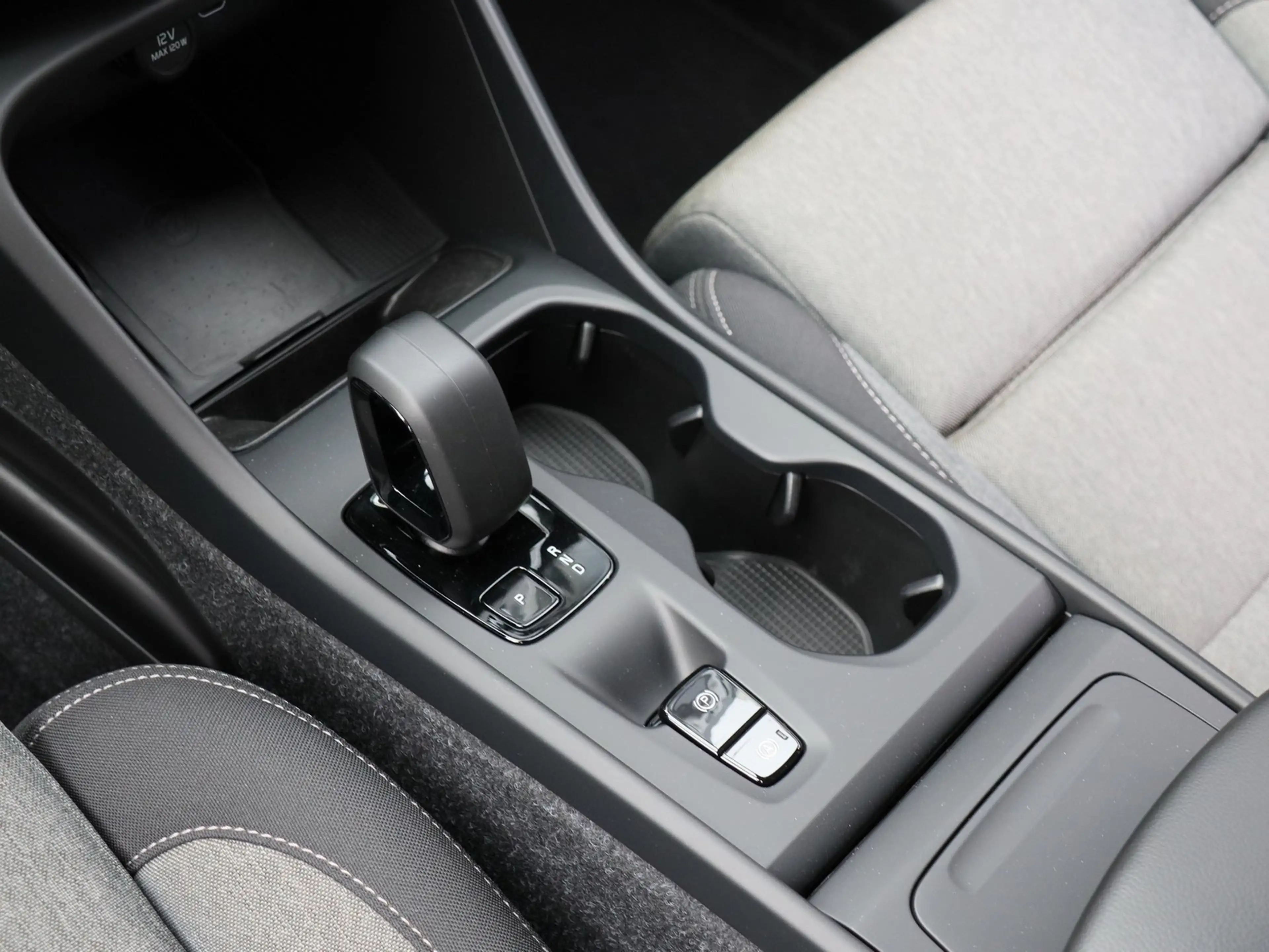 Volvo XC40 B3 Core *AHK*Kamera — photo 10