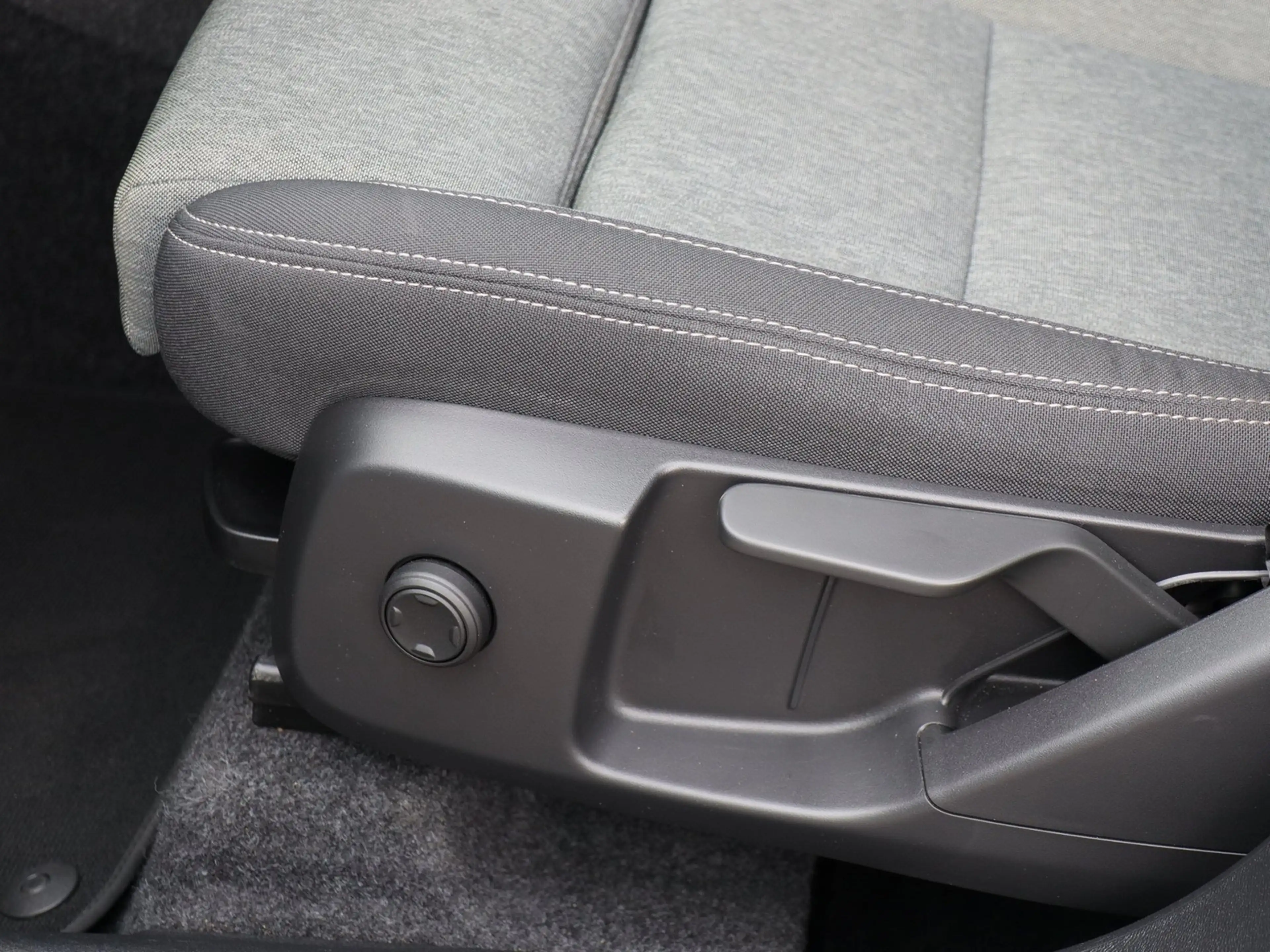 Volvo XC40 B3 Core *AHK*Kamera — photo 14