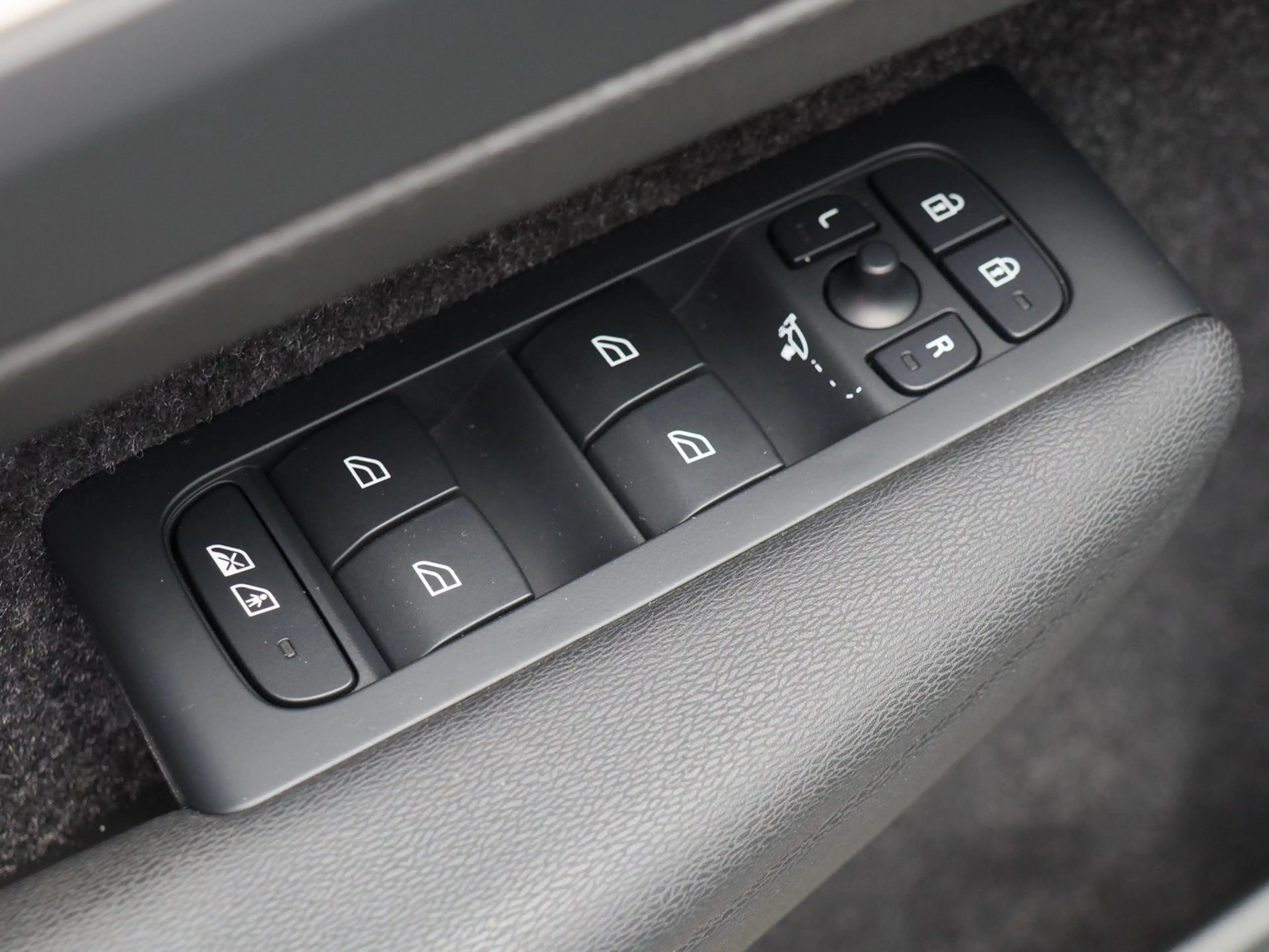 Volvo XC40 B3 Core *AHK*Kamera — photo 13