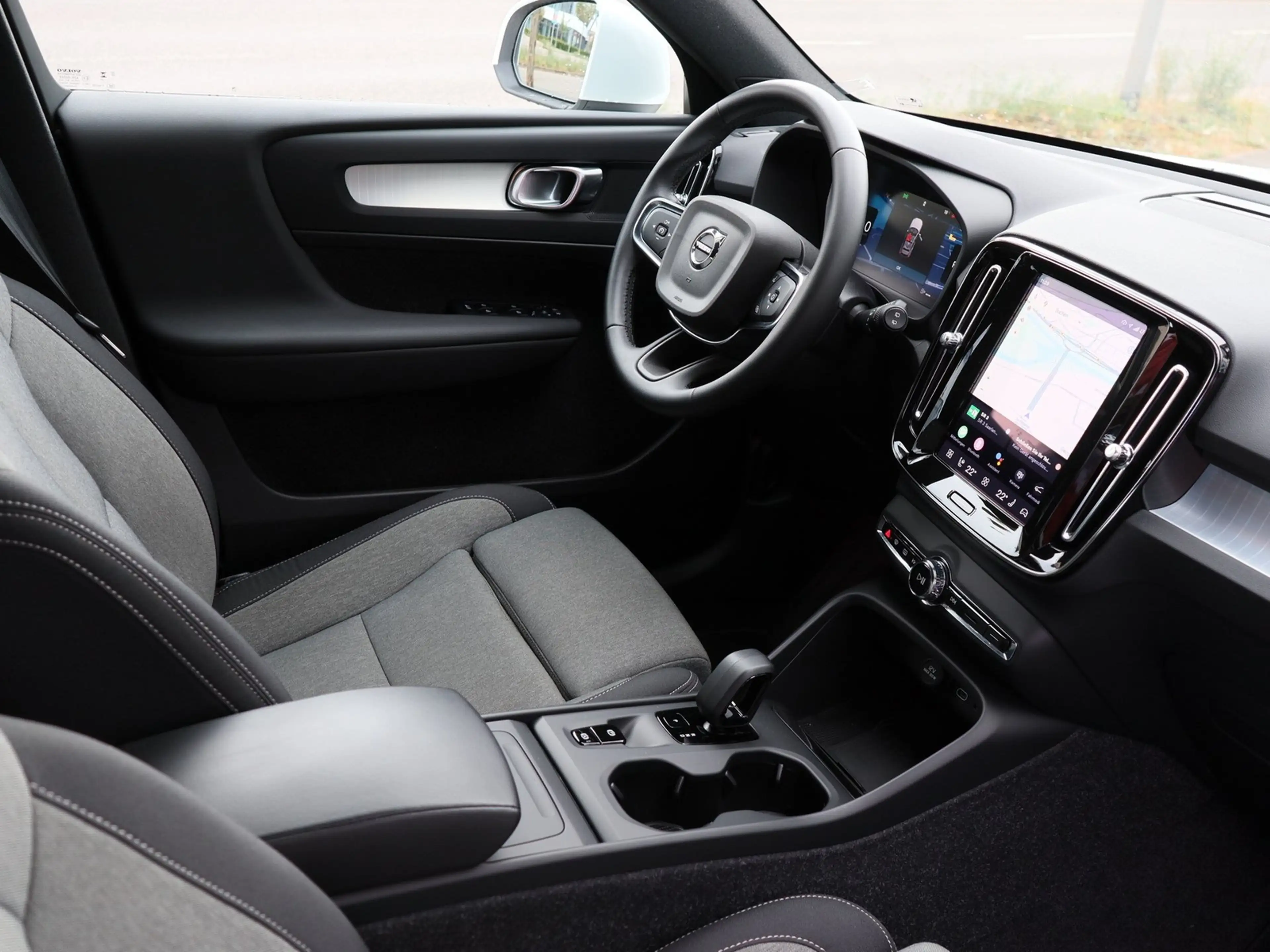 Volvo XC40 B3 Core *AHK*Kamera — photo 3