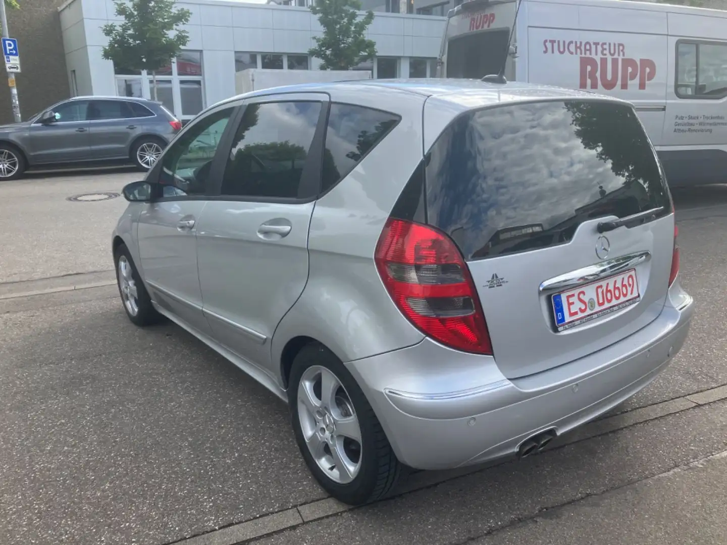 Mercedes-Benz A 200 A -Klasse A 200 Turbo Avantgarde Sport Paket Plateado - 2