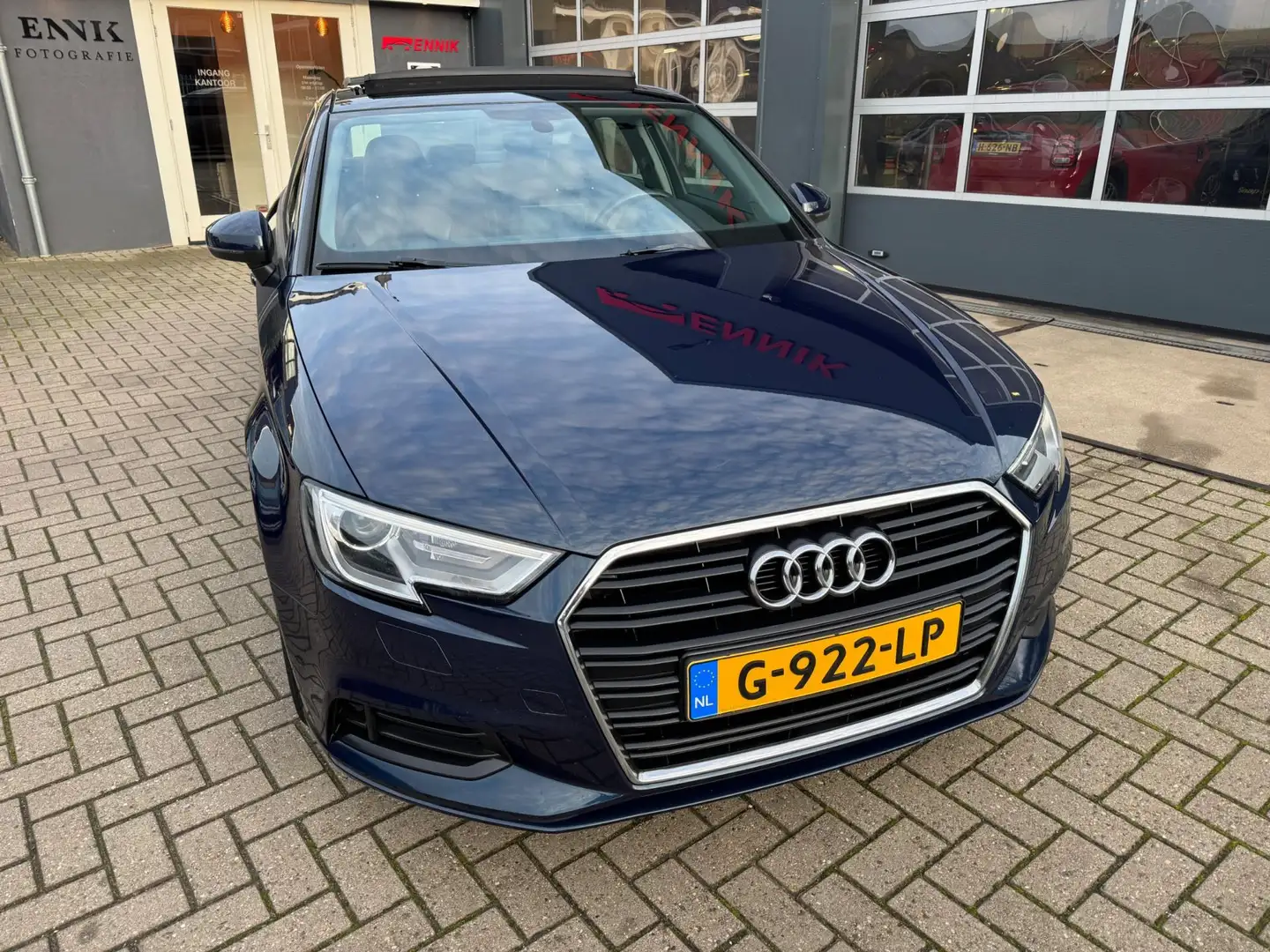 Audi A3 Limousine 30 TFSI Pro Line / Pano / Leder / Cruise Blauw - 2