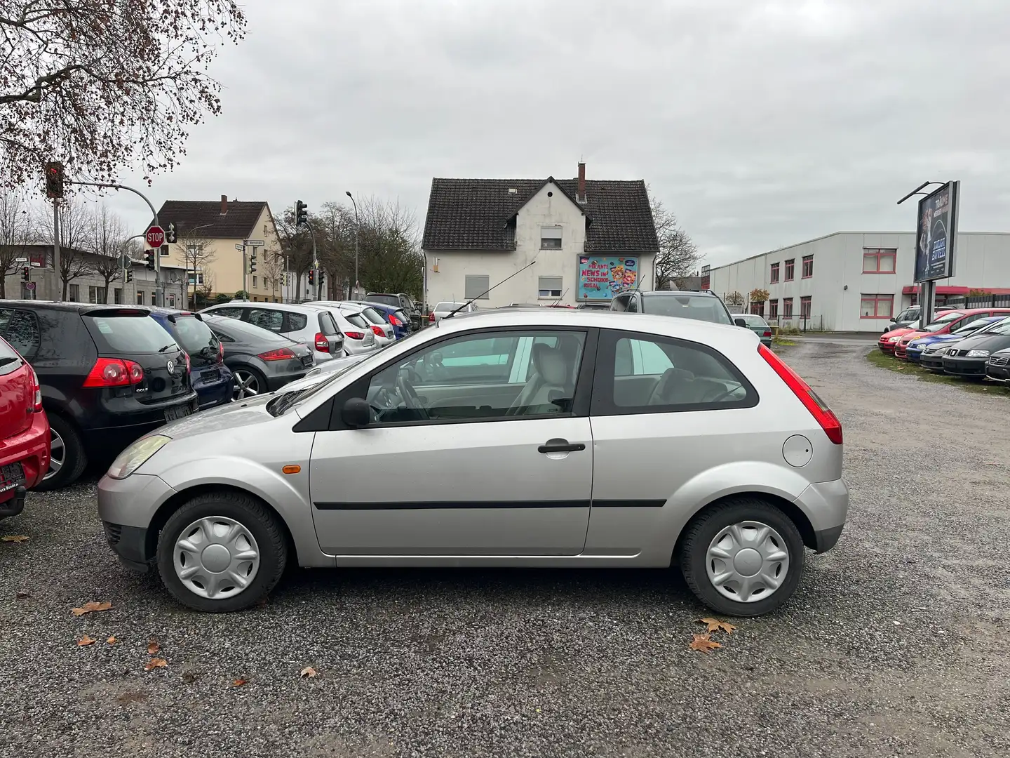 Ford Fiesta AMBIENTE*AUTOMATIK*100.000*TKM*TÜV/AU*03/2027* Plateado - 2