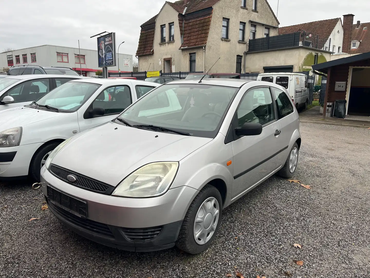 Ford Fiesta AMBIENTE*AUTOMATIK*100.000*TKM*TÜV/AU*03/2027* Plateado - 1