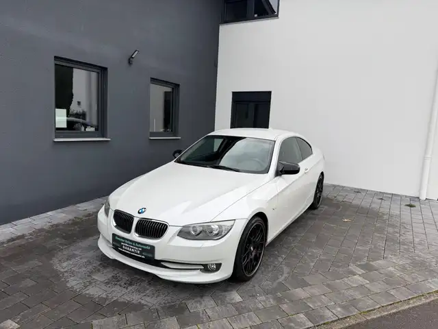 BMW 325 3 Coupe 325i Automatik/Navi/Leder