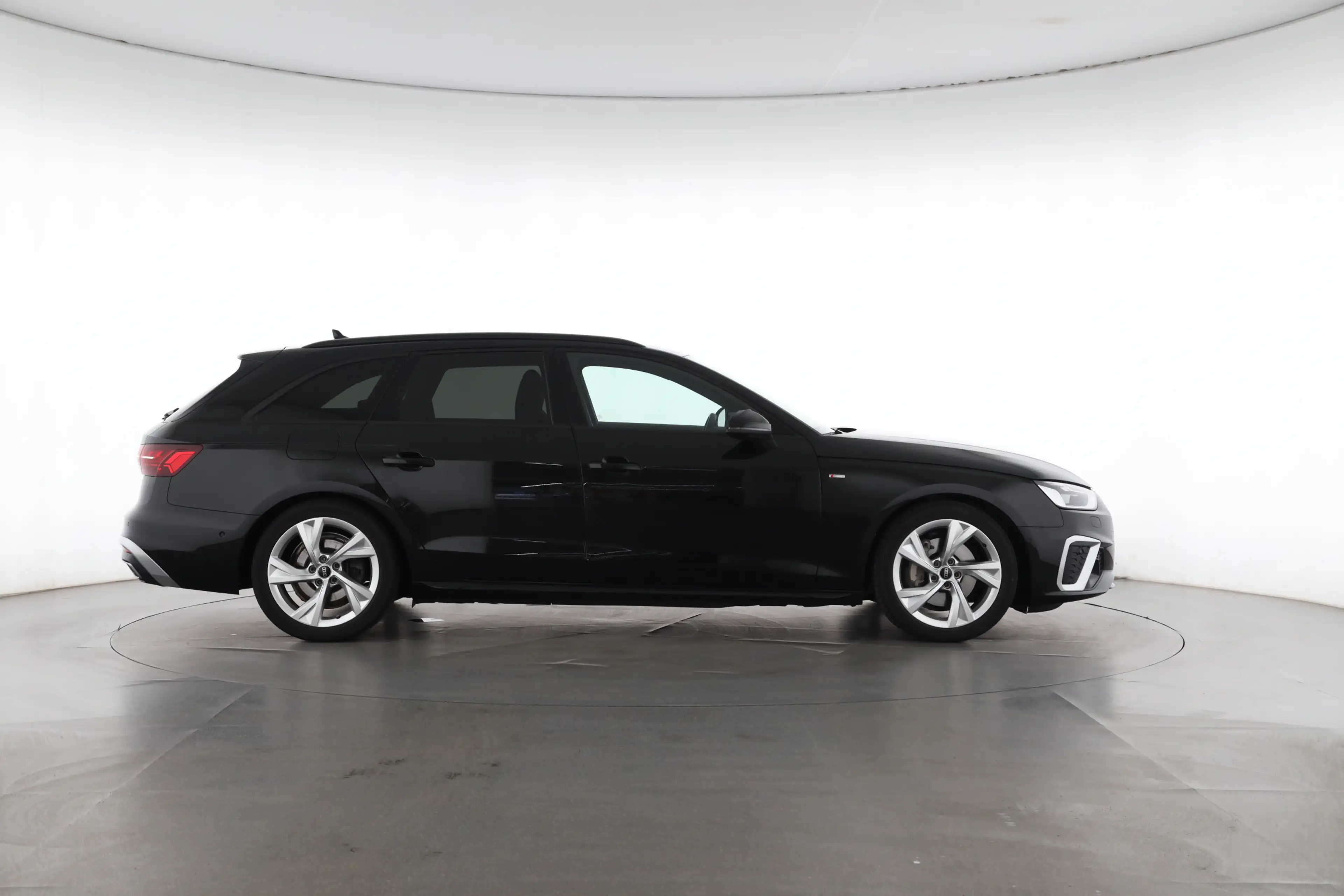Audi A4 Avant 40 TDI quattro S tronic S line AHK — photo 7