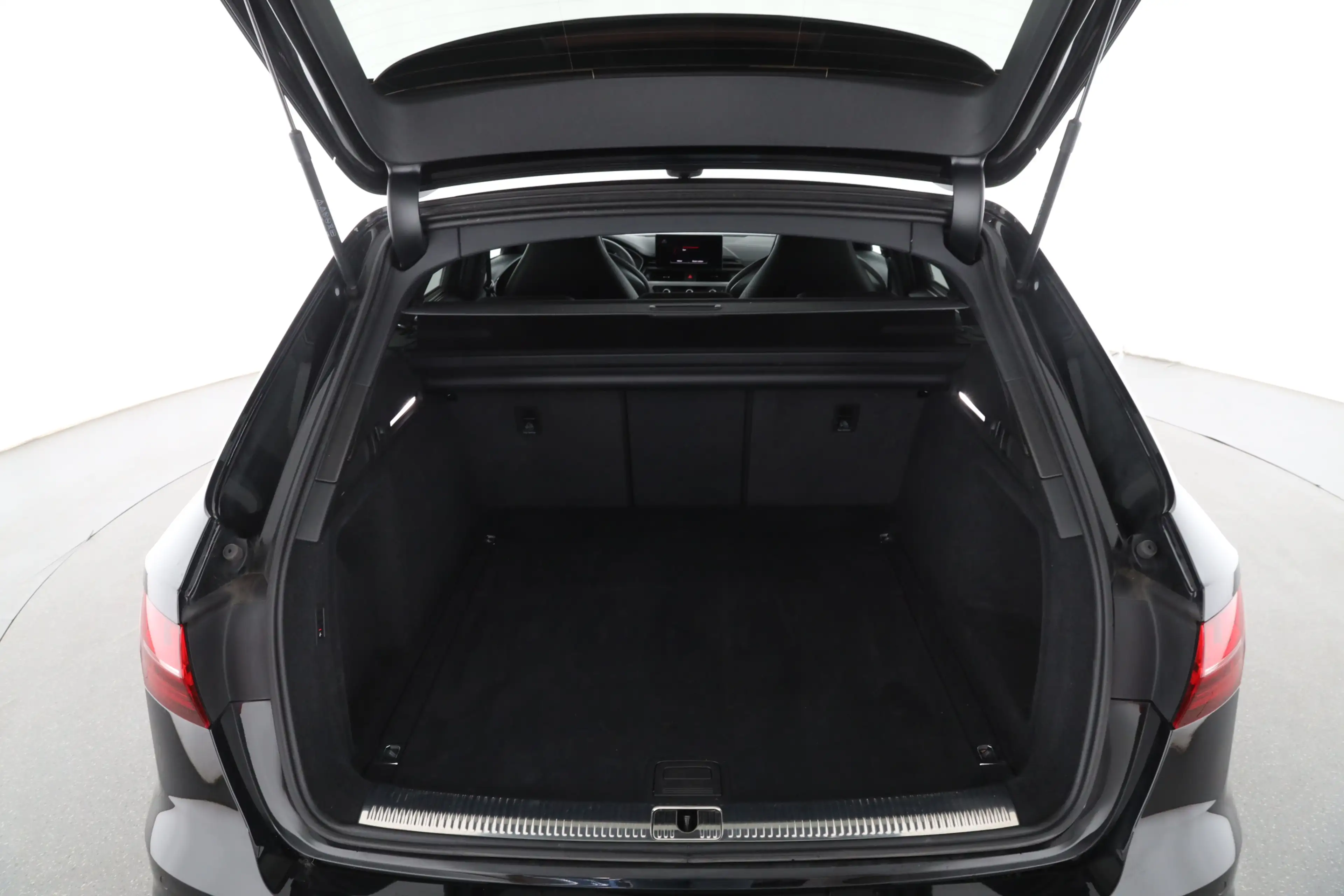 Audi A4 Avant 40 TDI quattro S tronic S line AHK — photo 10