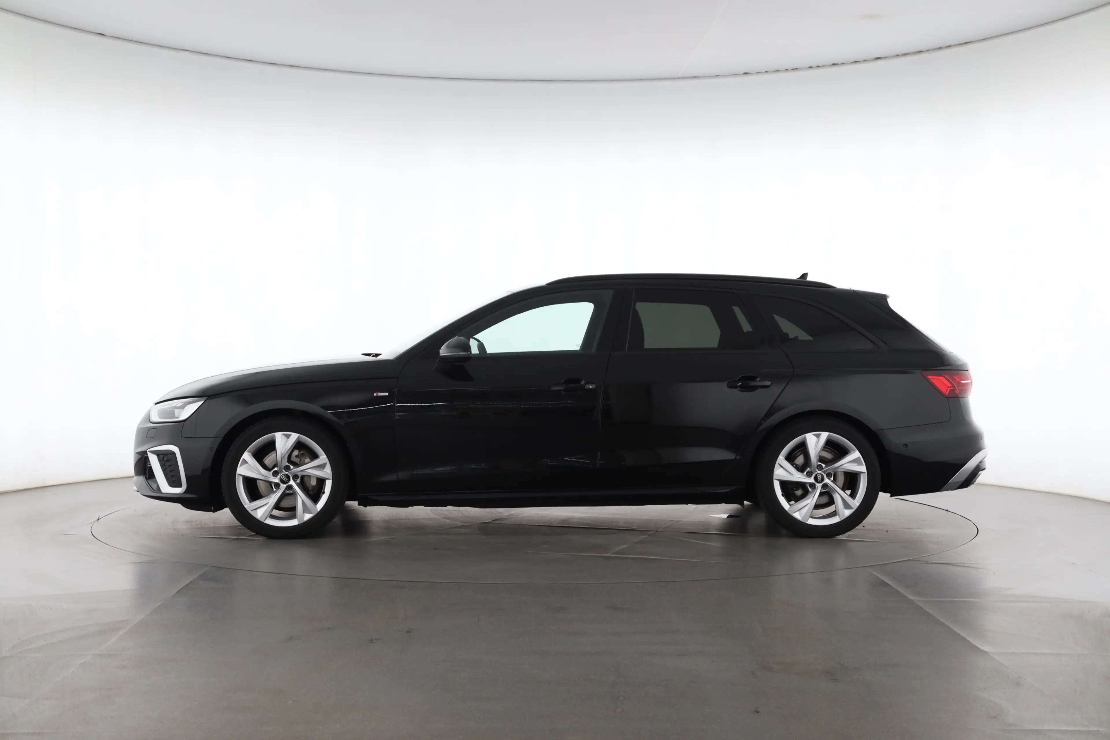 Audi A4 Avant 40 TDI quattro S tronic S line AHK — photo 3