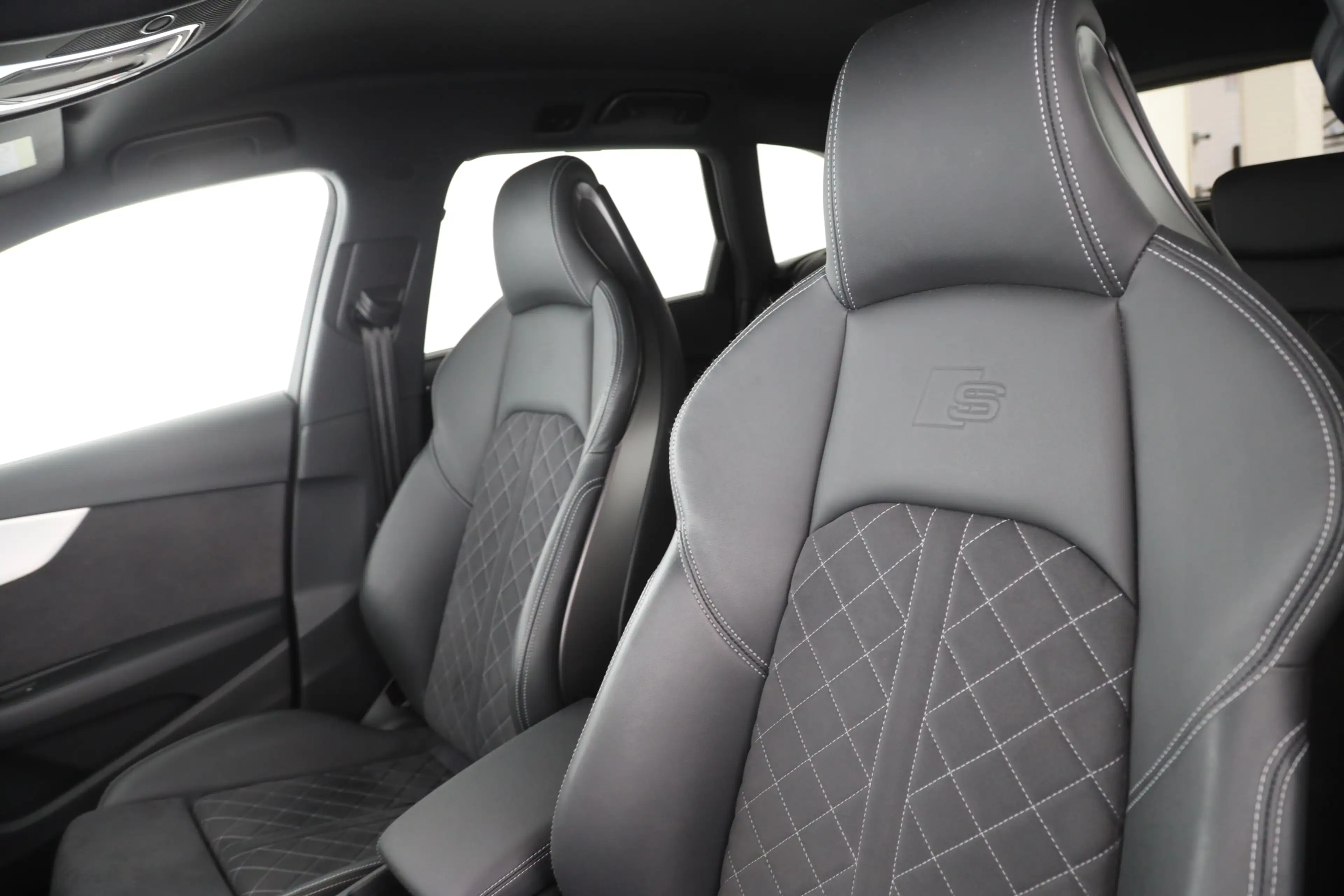 Audi A4 Avant 40 TDI quattro S tronic S line AHK — photo 12