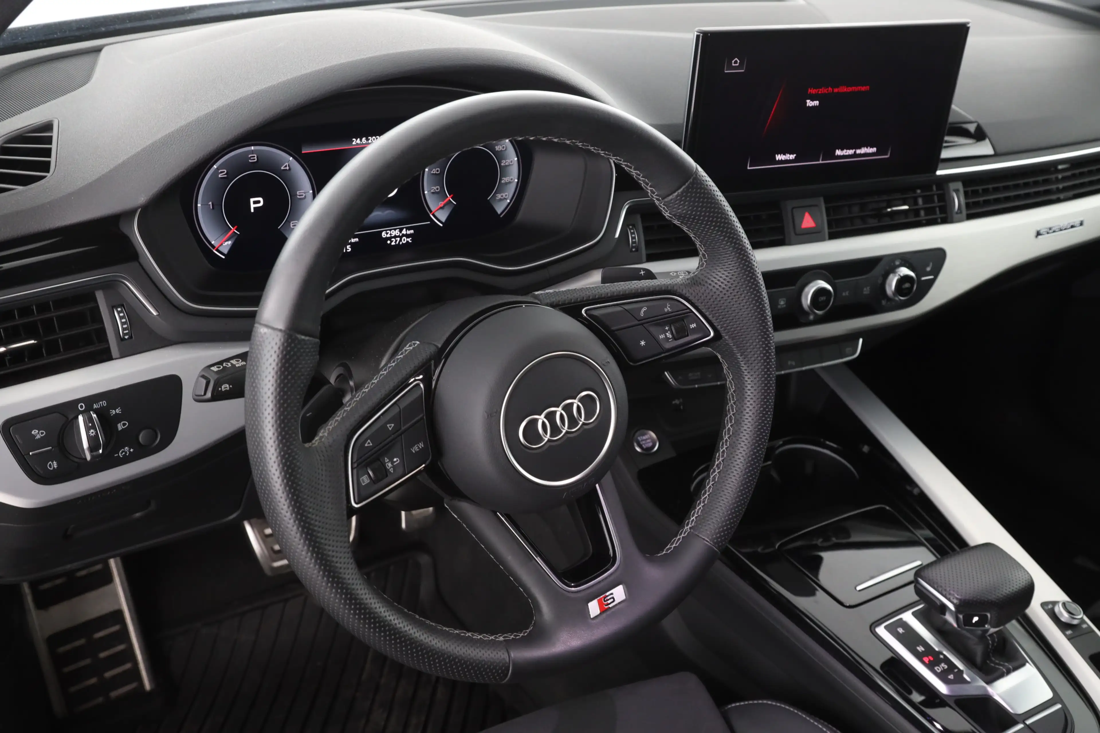 Audi A4 Avant 40 TDI quattro S tronic S line AHK — photo 14