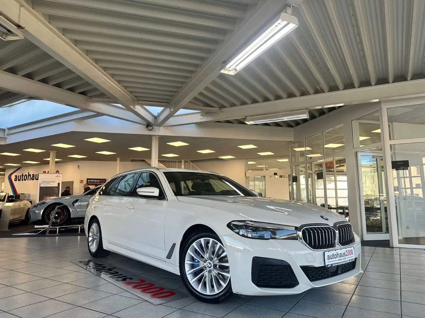 BMW 530 d xDrive M Sportpaket AUT./LED/CAM/AHK/SOFT C White - 1