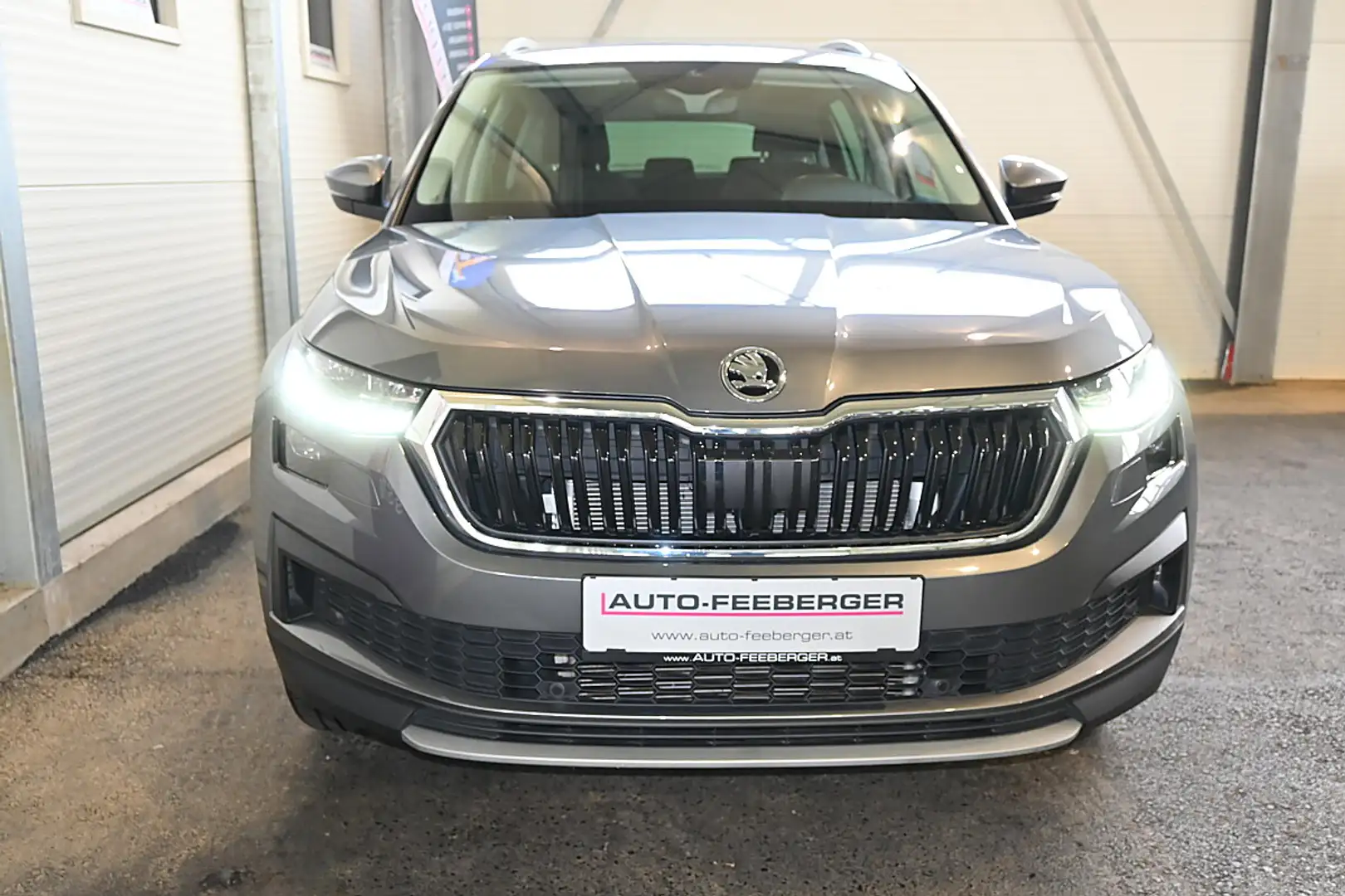 Skoda Kodiaq 2.0 TDI Sportline 4x4 DSG,AHK,ACC,Climatronic,M... Grau - 2