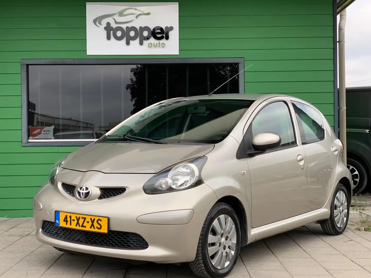 Toyota Aygo 1.0-12V + | Airco | Elektrische Ramen | 5 Deurs | Бежевий - 1