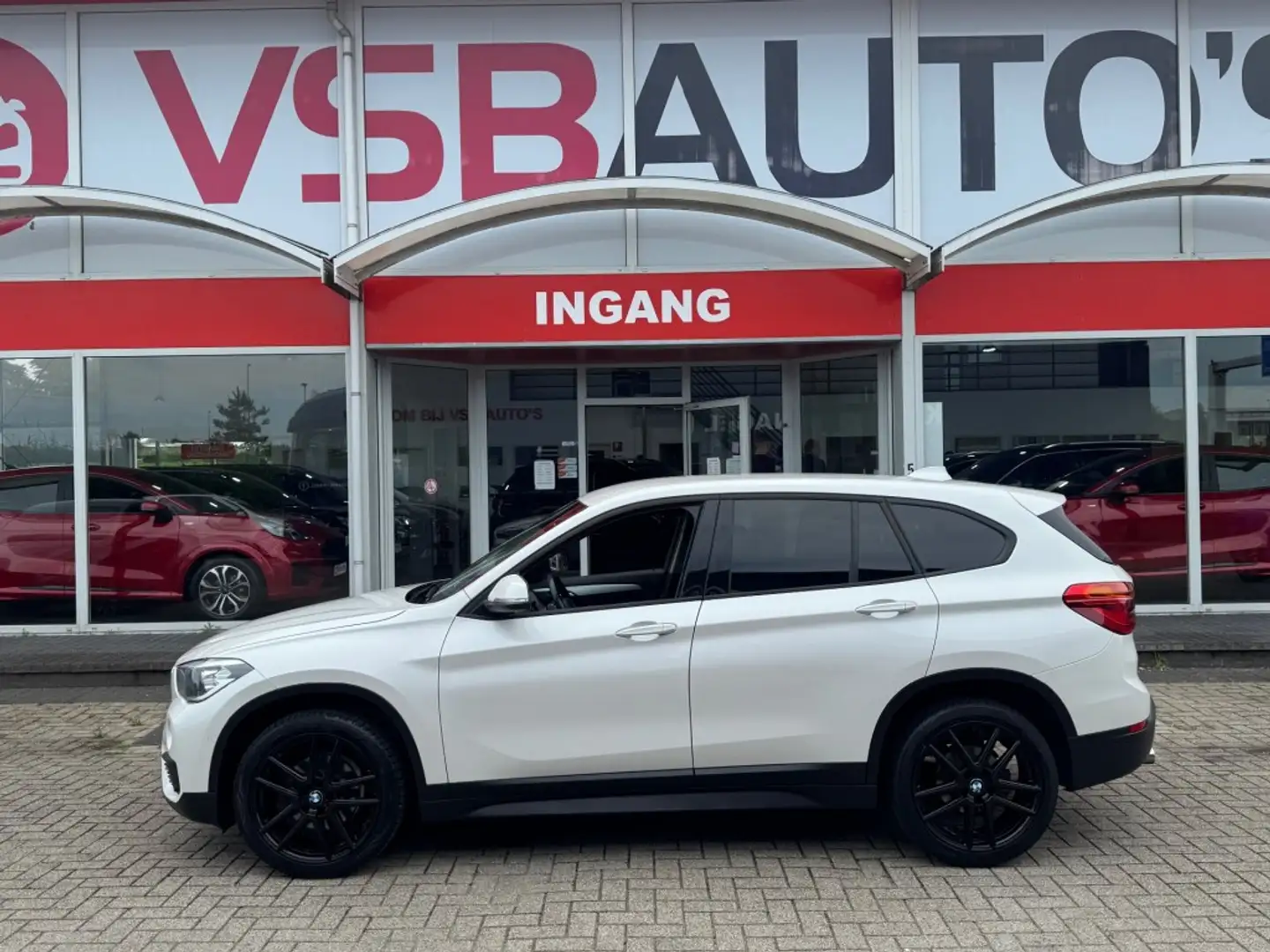 BMW X1 SDRIVE 18D HIGH-EXECUTIVE LEER NAVIGATIE AIRCO LMV Wit - 2