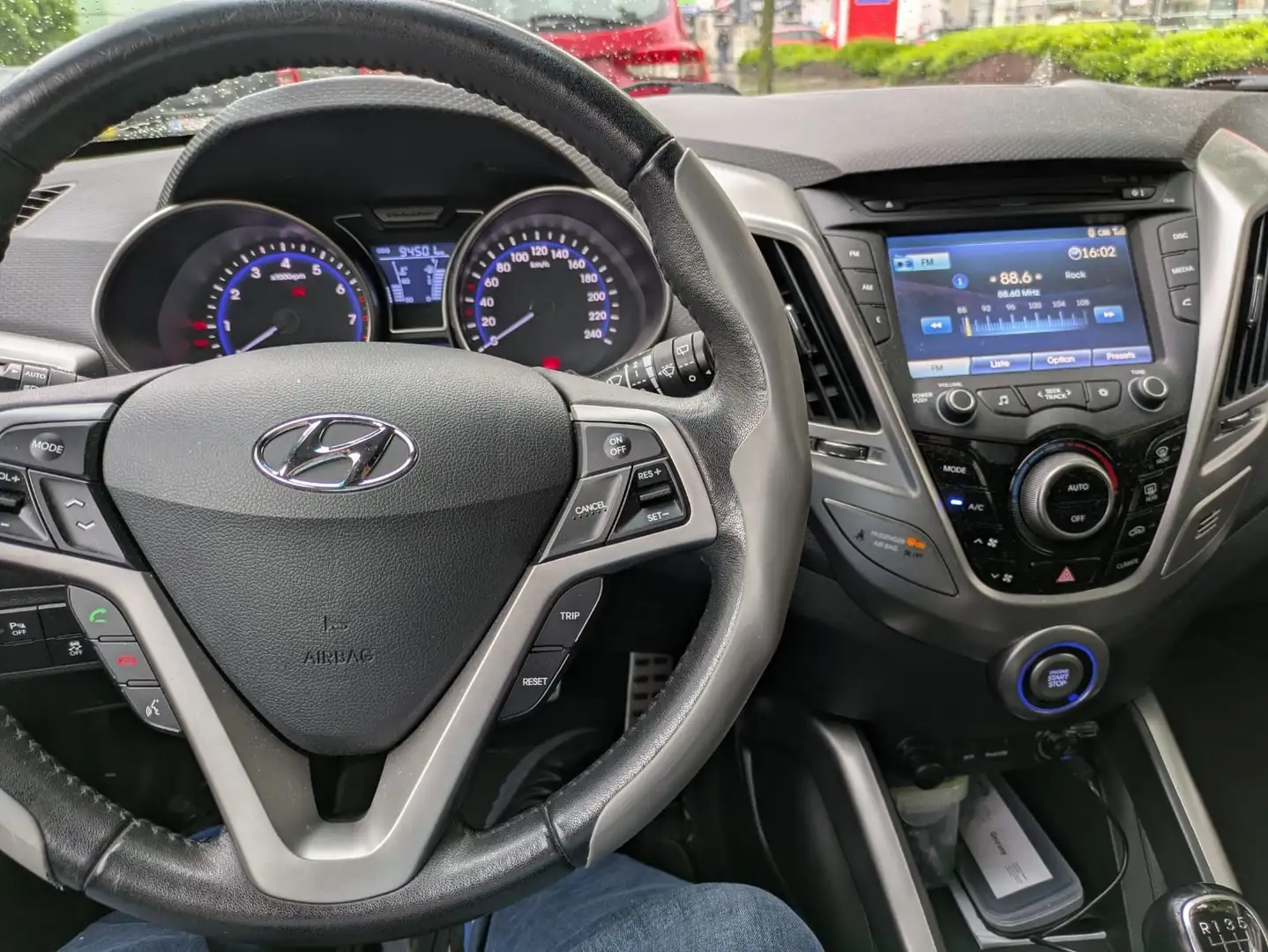 Hyundai VELOSTER 1,6 GDI Sport Plus - 1