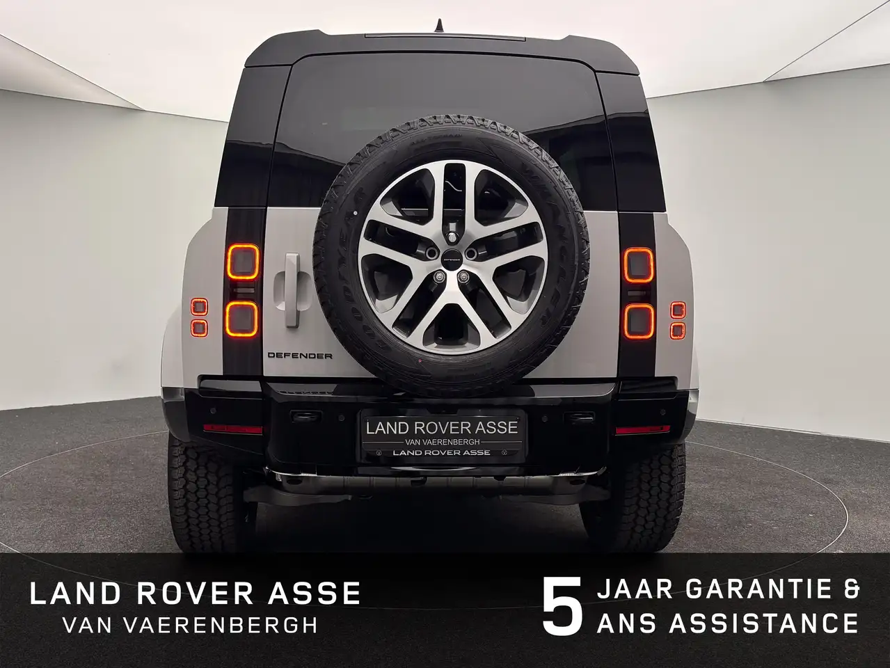 Land Rover Defender 110 P300e X-Dynamic SE / LICHTE VRACHT — foto 7