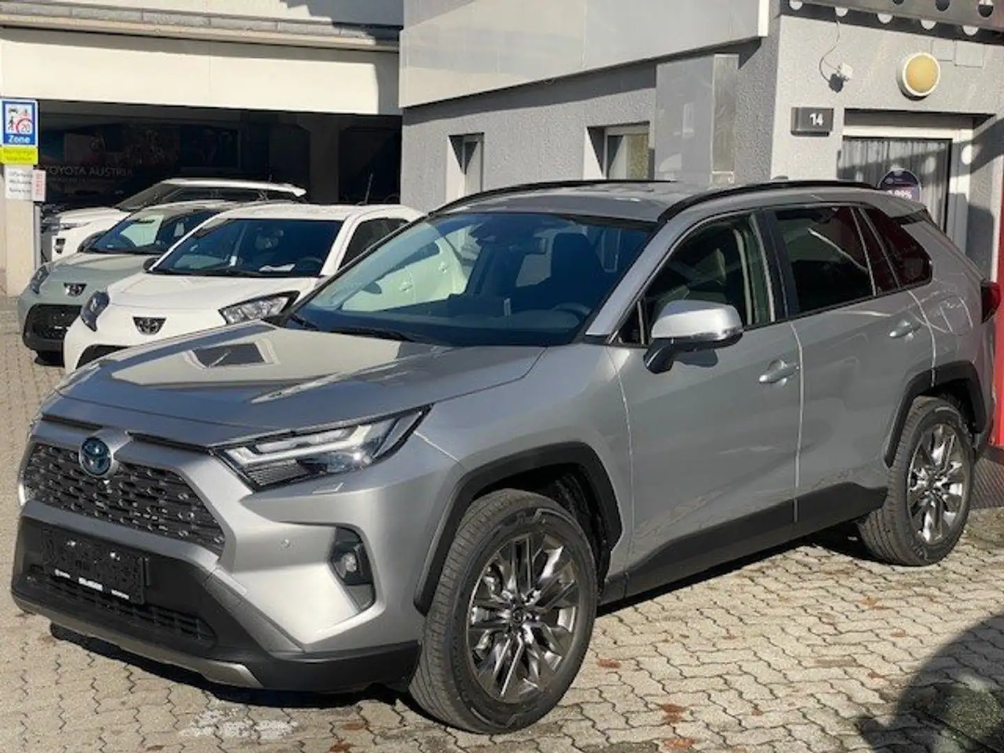Toyota RAV 4 RAV4 2,5 Hybrid VIP AWD VIP 4X4 Silber - 2