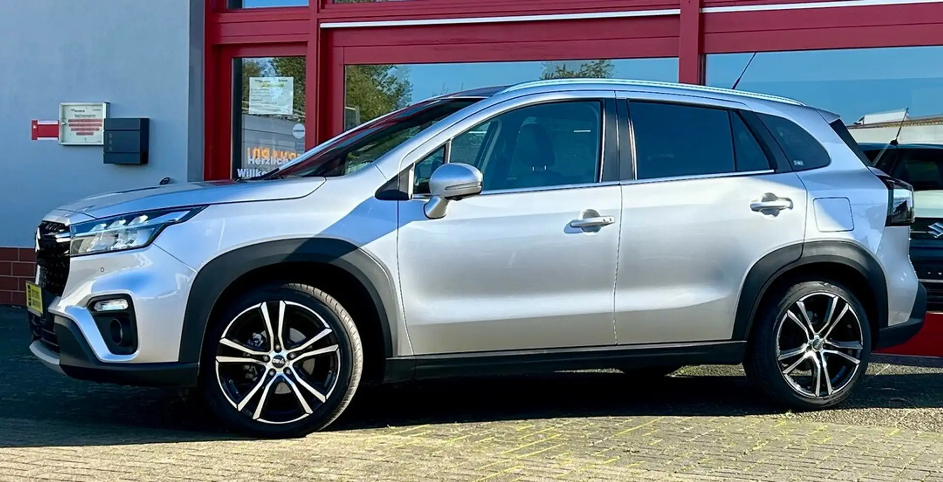 Suzuki S-Cross 1.5 HYBRID COMFORT+ ALLGRIP AGS Silber - 2