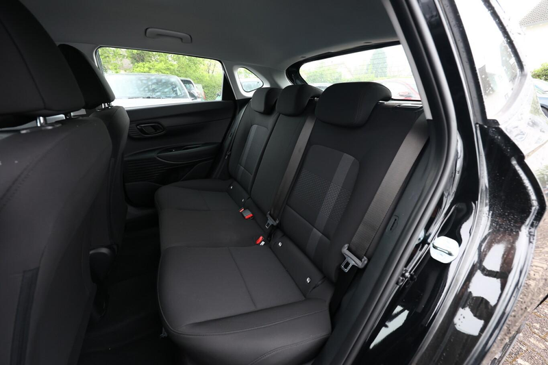 Hyundai i20 Select DCT Nav DigCo 16 CarPlay Kam PDC Temp 66... — photo 10
