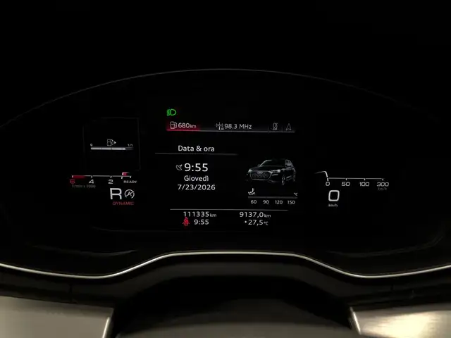 Audi Q5 view 10