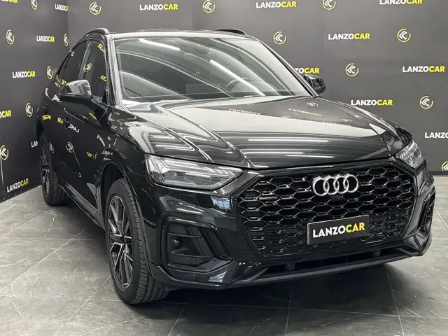 Audi Q5 view 3