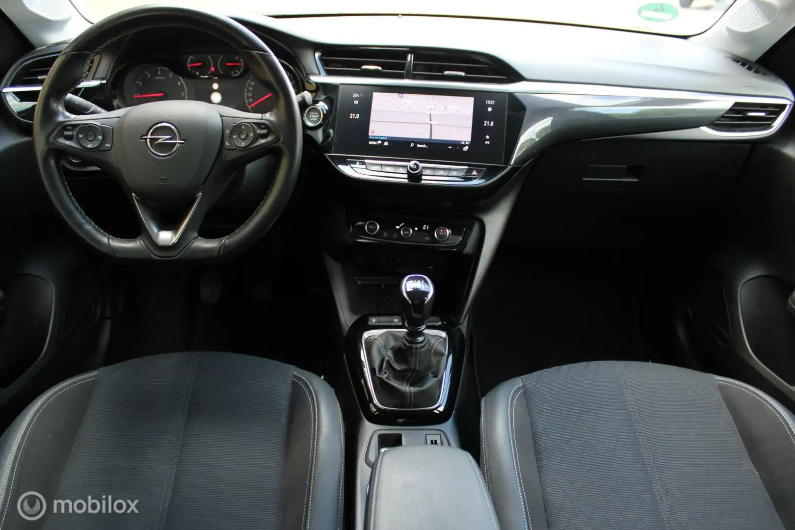 Opel Corsa 1.2 Elegance 100 PK, Pdc voor/achter + camera, Nav Grijs - 2