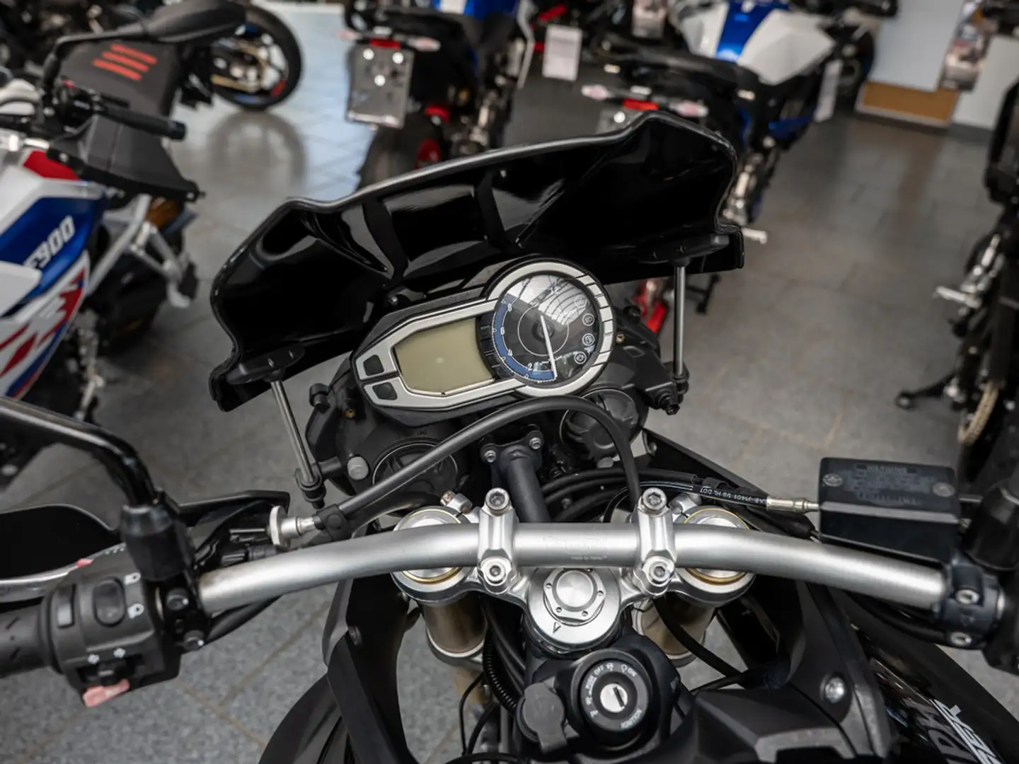 Triumph Tiger 800 Negro - 2