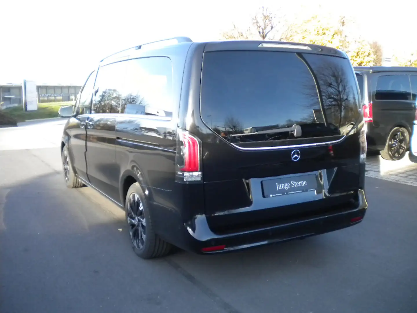 Mercedes-Benz V 250 AVANTGARDE MBUX*Sthzg*M-Beam*AHK*Distronic Noir - 2