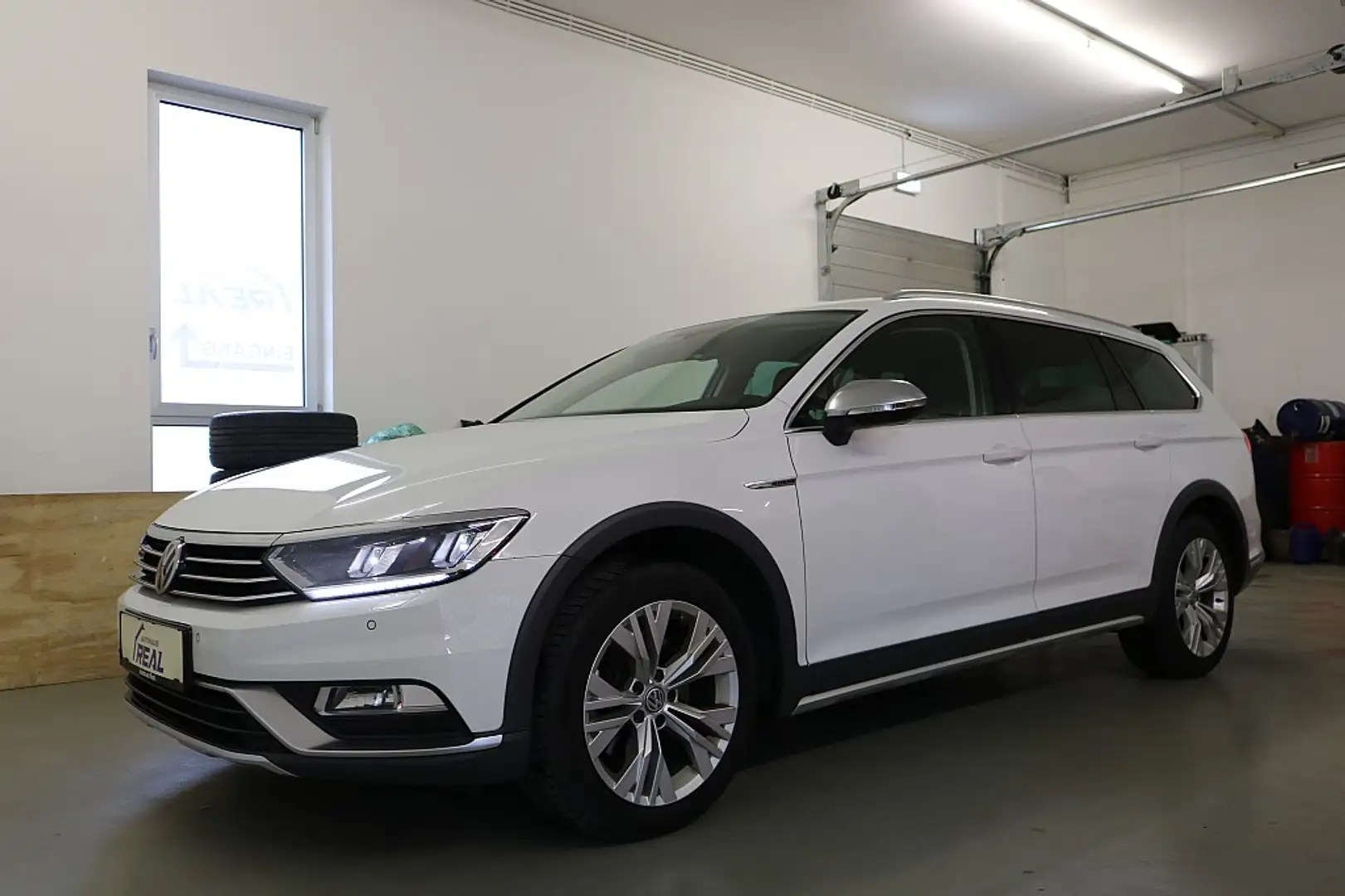Volkswagen Passat Alltrack BMT 2,0 TDI SCR 4Motion DSG Weiß - 2