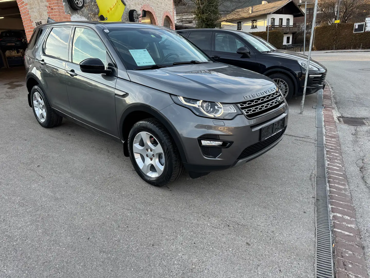 Land Rover Discovery Sport 2,0 TD4 4WD SE e-Capabil. Gris - 1
