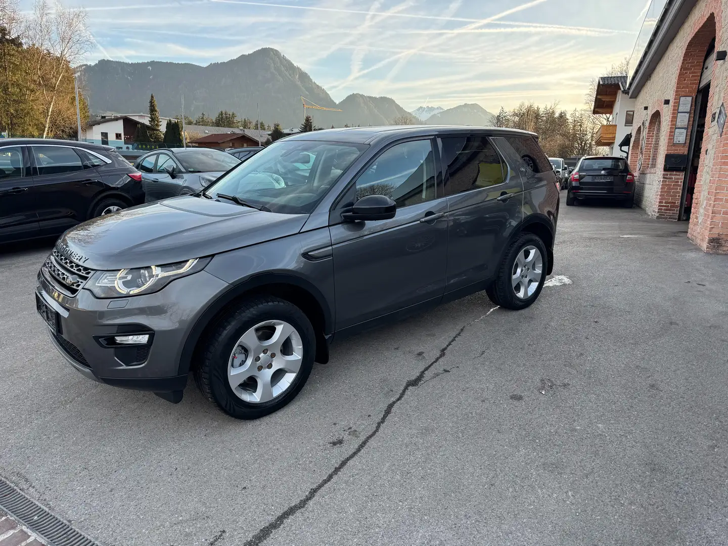 Land Rover Discovery Sport 2,0 TD4 4WD SE e-Capabil. Gris - 2
